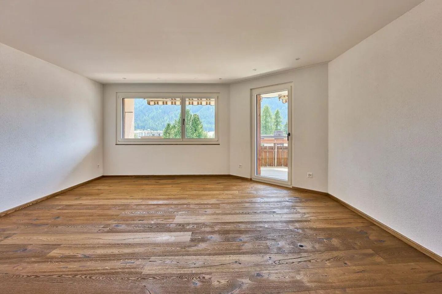 Appartamento 3 1/2 camere di alta qualità ristrutturato nel chic alpino con vista panoramica - Foto 3 di 13