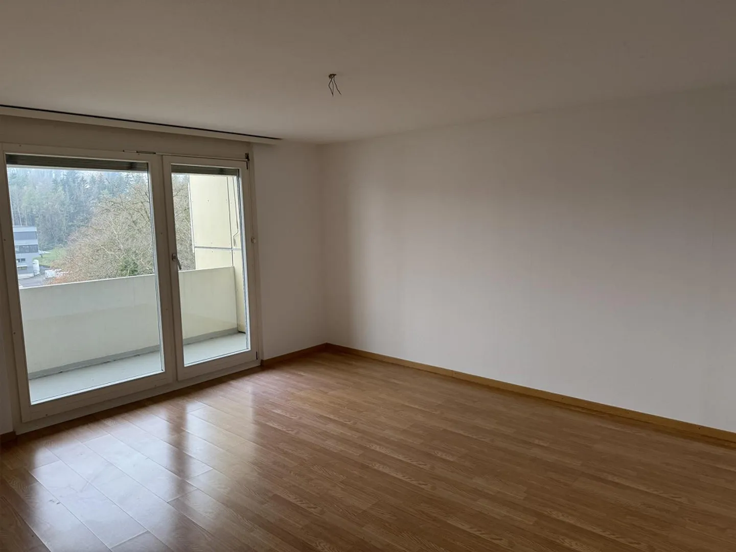 Appartement 3 pièces avec balcon, coin salon et vue sur la verdure - Photo 7 sur 10
