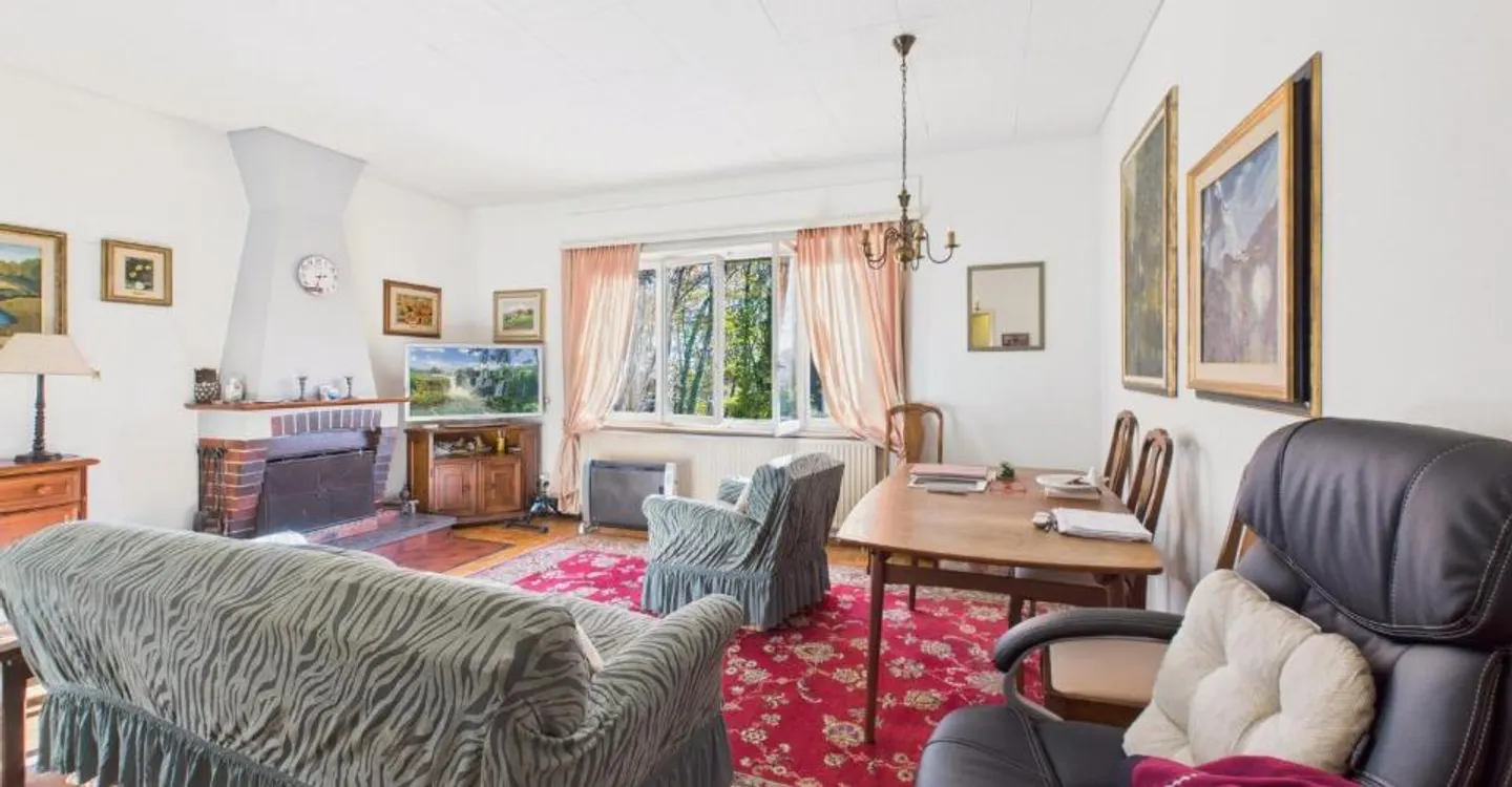 Charmantes 4,5-Zimmer-Einfamilienhaus inmitten von Grün in Aranno - Foto 9 von 12
