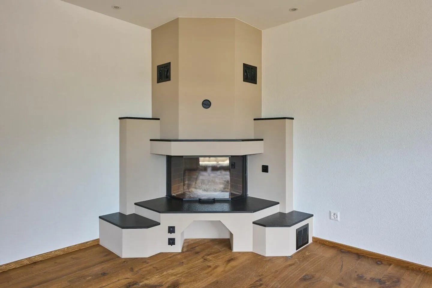 Appartamento 3 1/2 camere di alta qualità ristrutturato nel chic alpino con vista panoramica - Foto 4 di 13