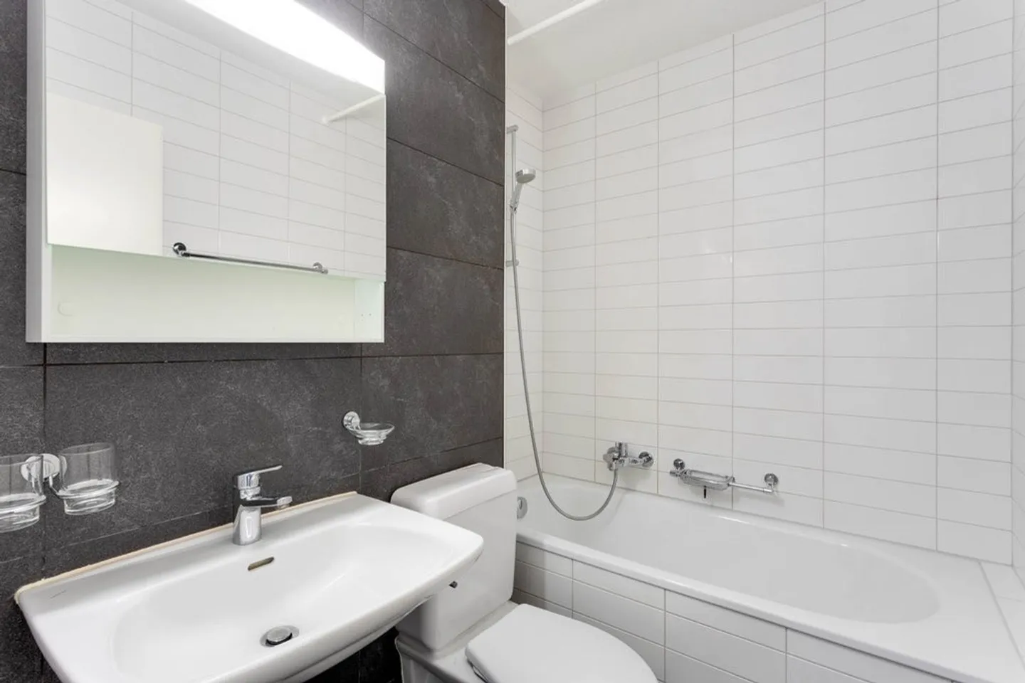 Your new home surrounded by greenery - Photo 4 of 7