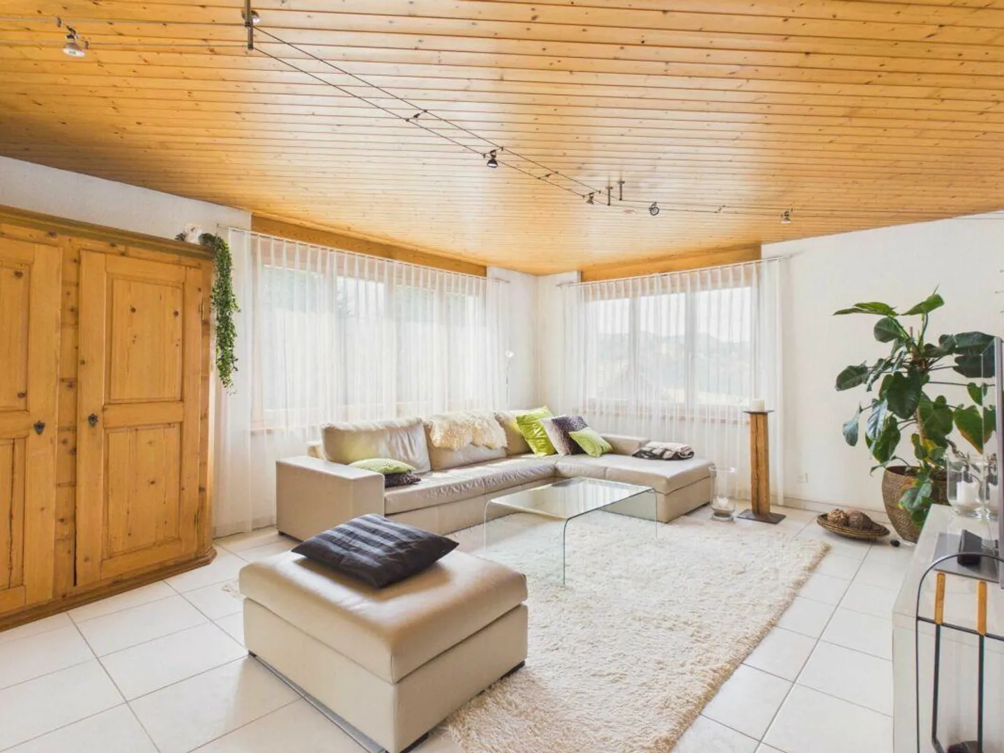 Casa unifamiliare ben tenuta di 6,5 stanze con garage doppio e bel giardino - Foto 5 di 13