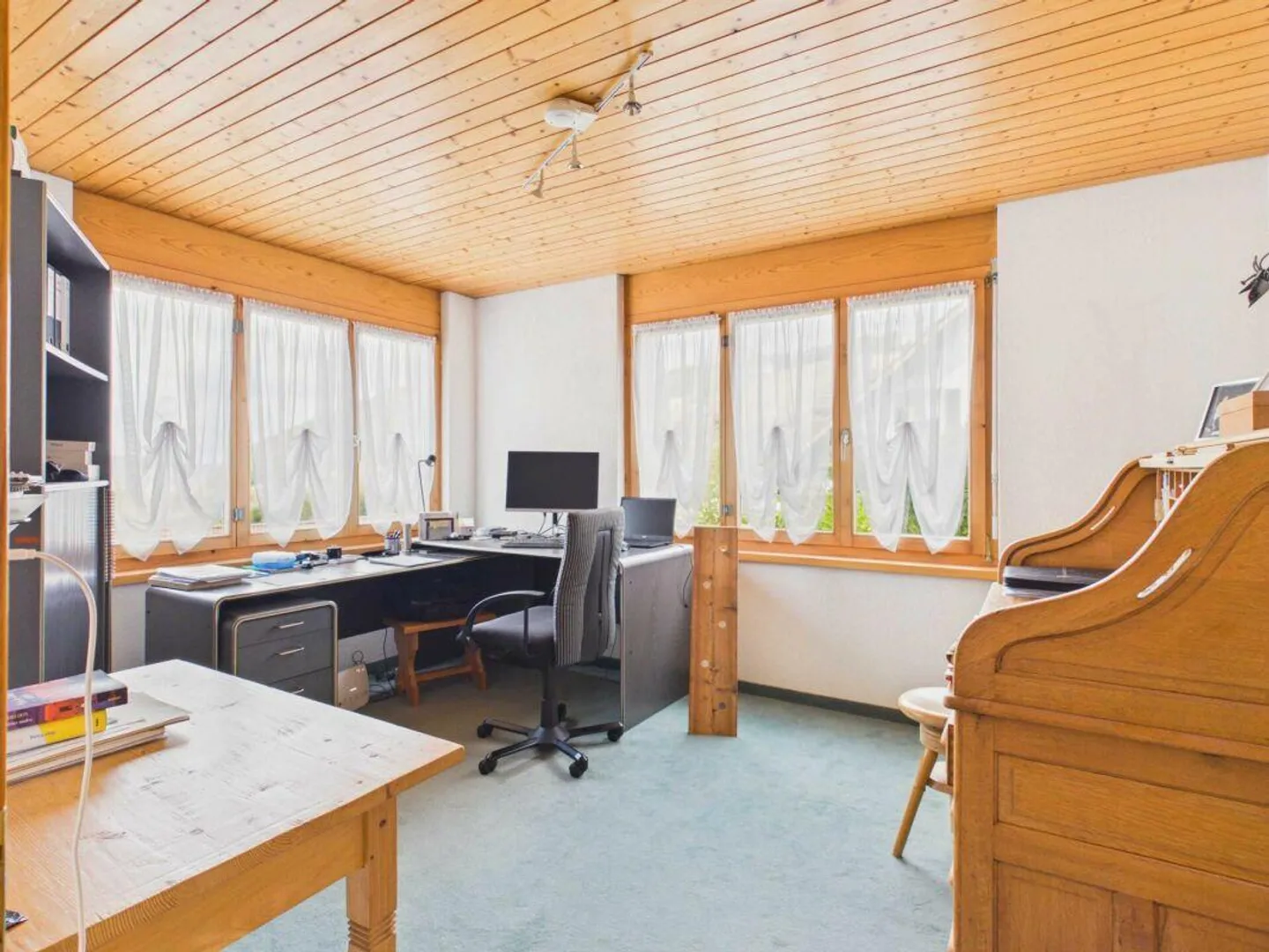 Casa unifamiliare ben tenuta di 6,5 stanze con garage doppio e bel giardino - Foto 9 di 13