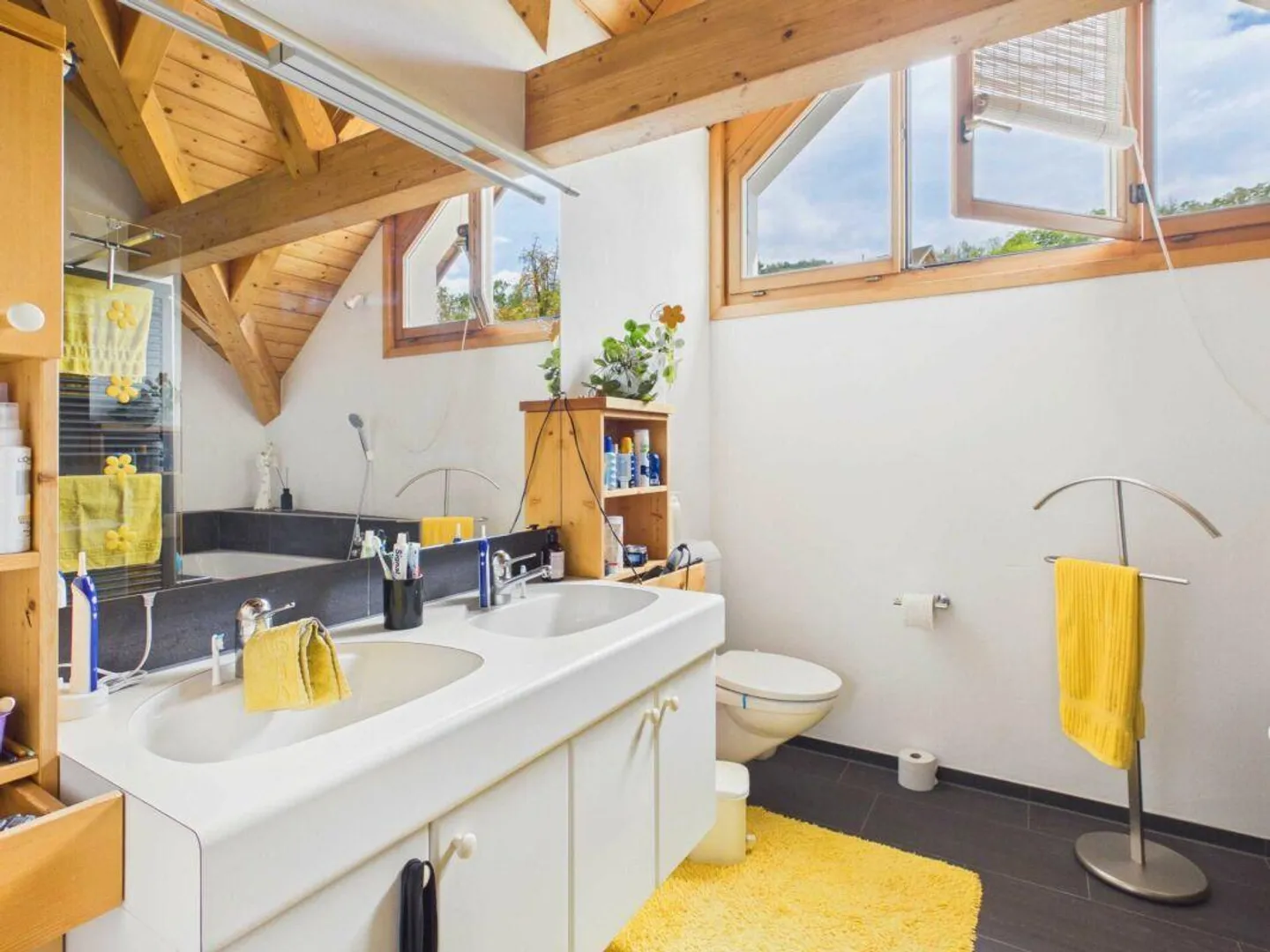 Casa unifamiliare ben tenuta di 6,5 stanze con garage doppio e bel giardino - Foto 12 di 13
