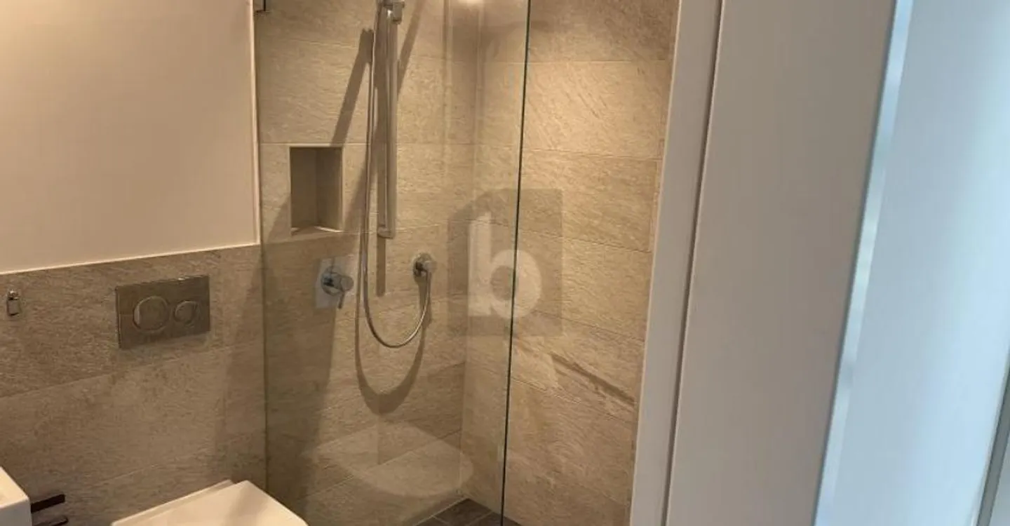 Chambre de loisir confortable avec douche et WC - Photo 3 sur 5