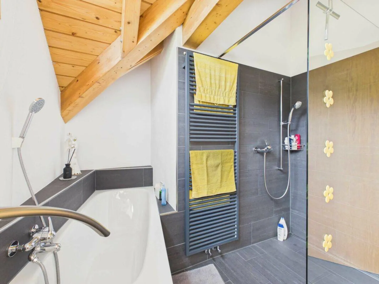 Casa unifamiliare ben tenuta di 6,5 stanze con garage doppio e bel giardino - Foto 13 di 13