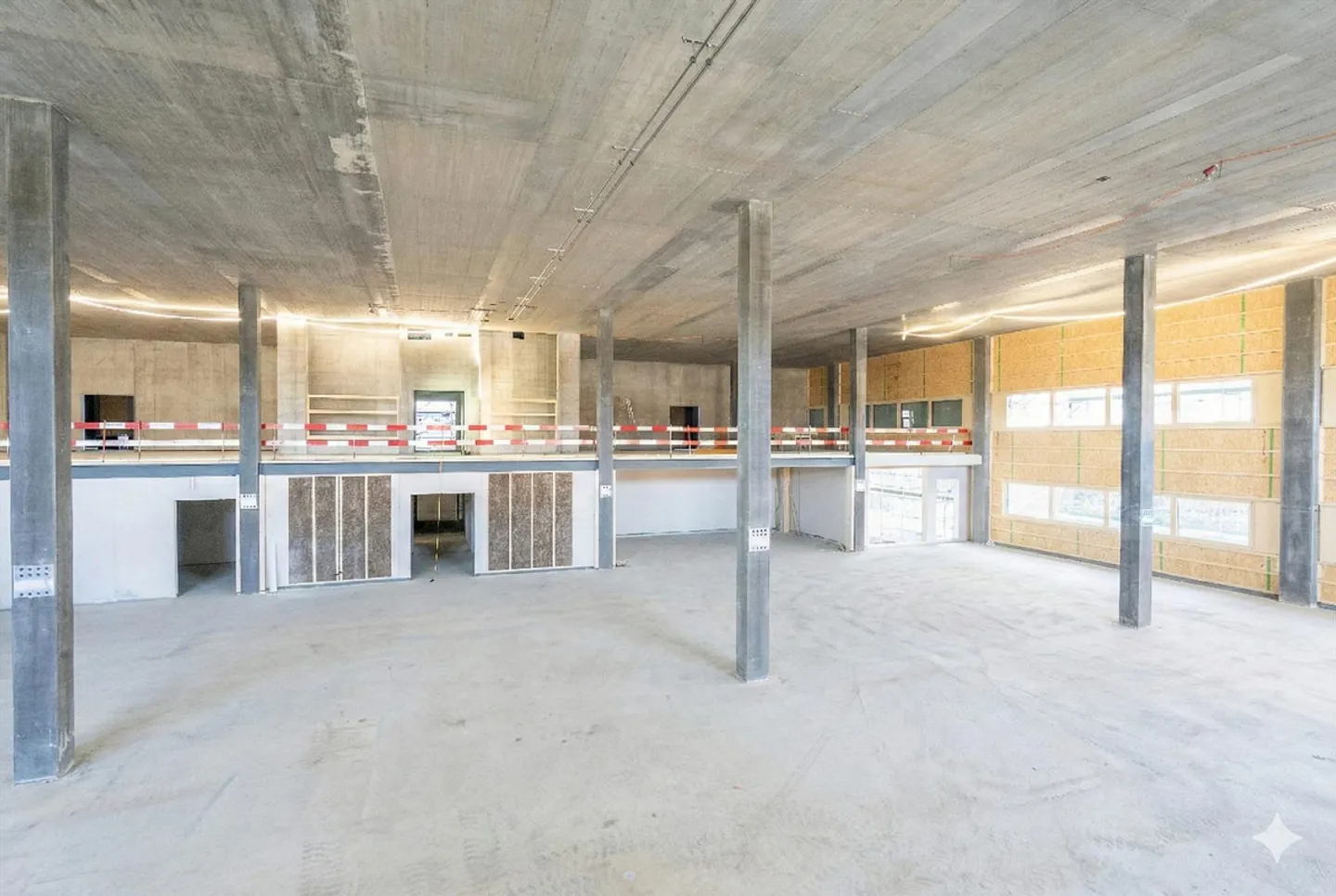 Nouveau Parc d'Activités NEUHUUS - Halle Commerciale Attrayante avec Hauteur Sous Plafond de 7,8 m - Photo 2 sur 7