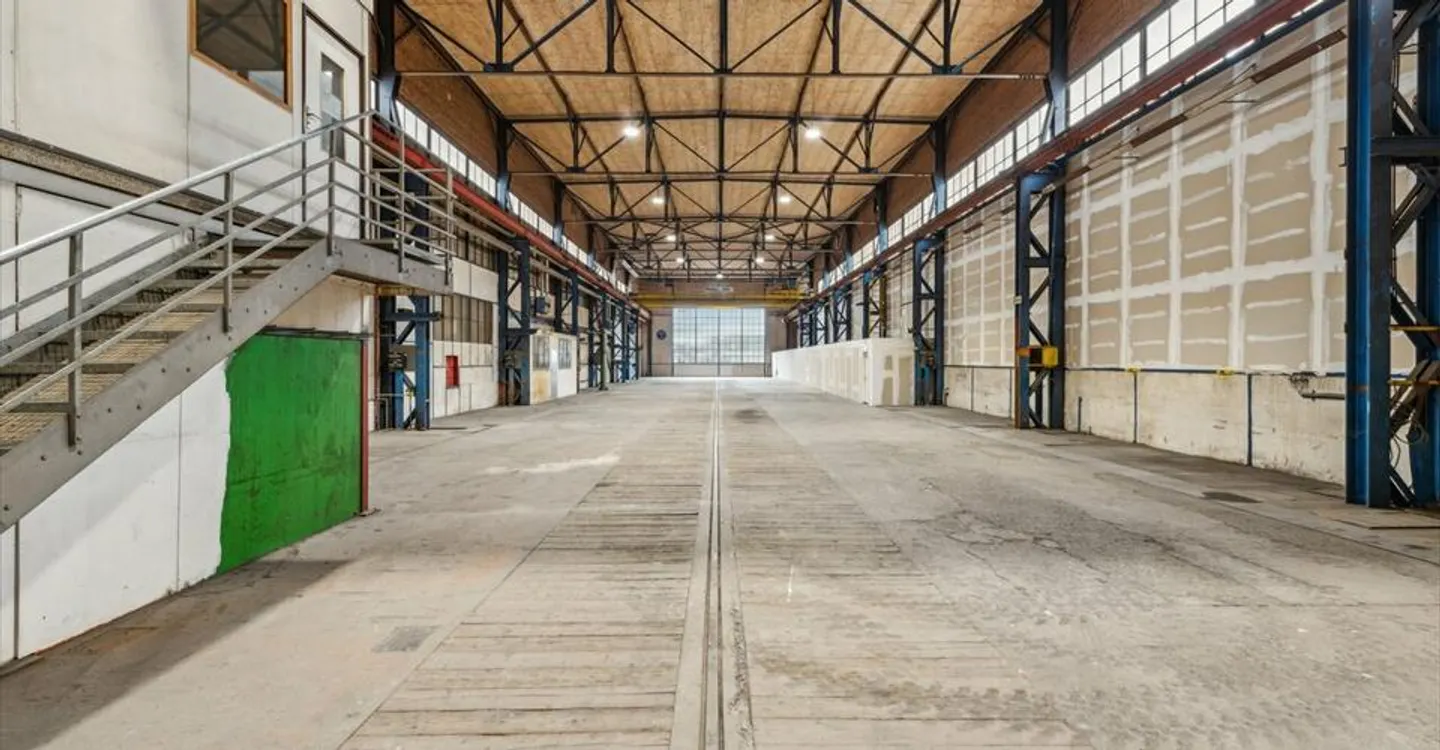 Grosszügige Industriehalle Vielseitig - Foto 2 von 8