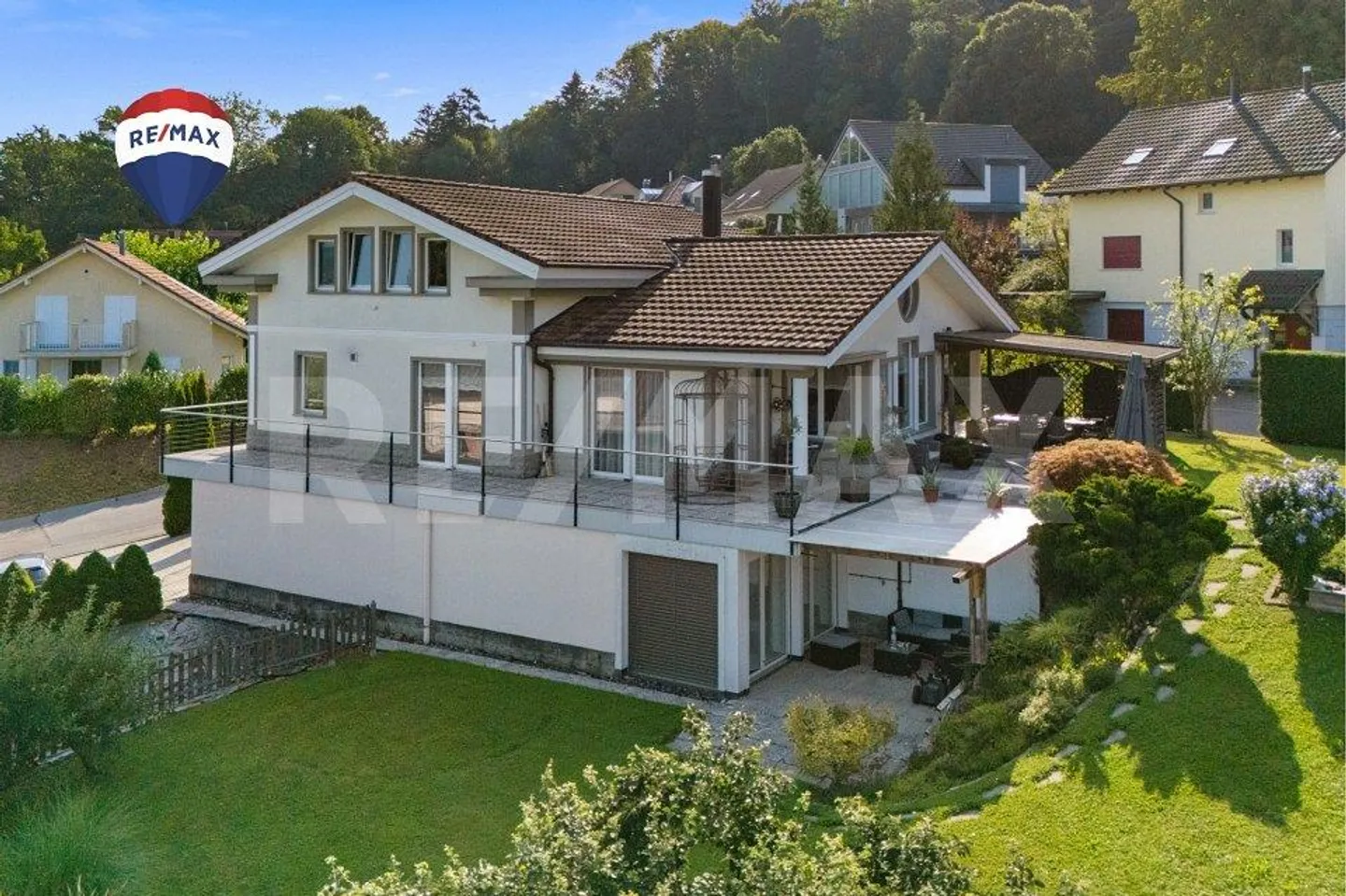 Grosszügiges Familienhaus mit Aussicht - Foto 1 von 13