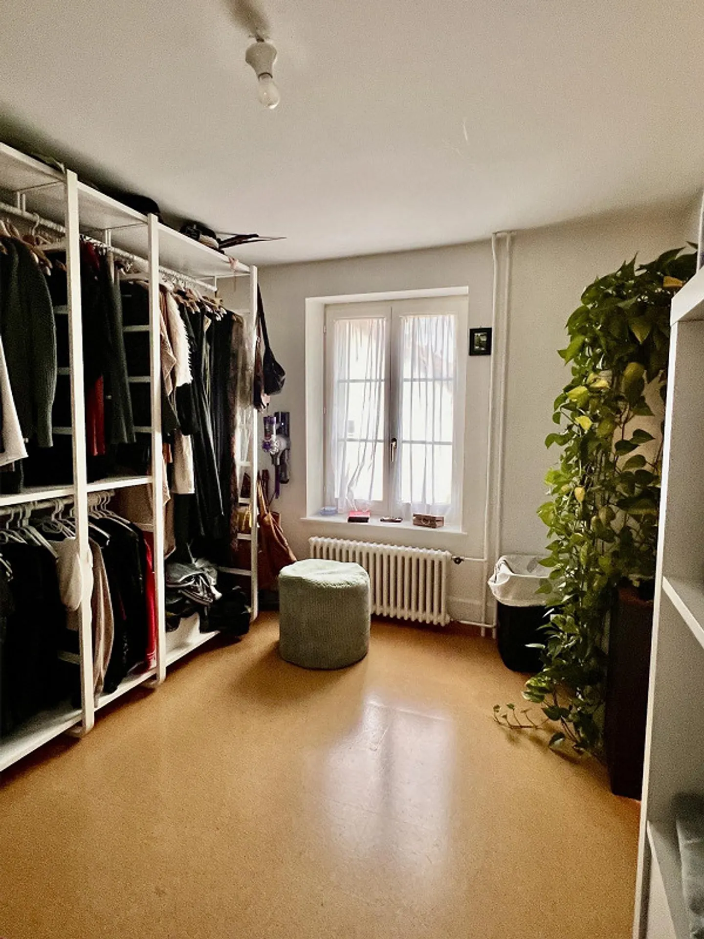 Charming Row House with Garden - Photo 6 of 11