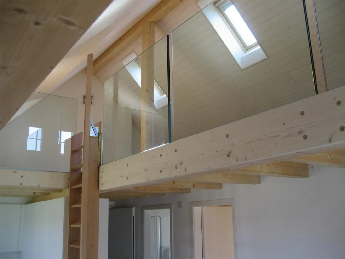 Attico luminoso - Appartamento con grande balcone - Foto 1 di 15