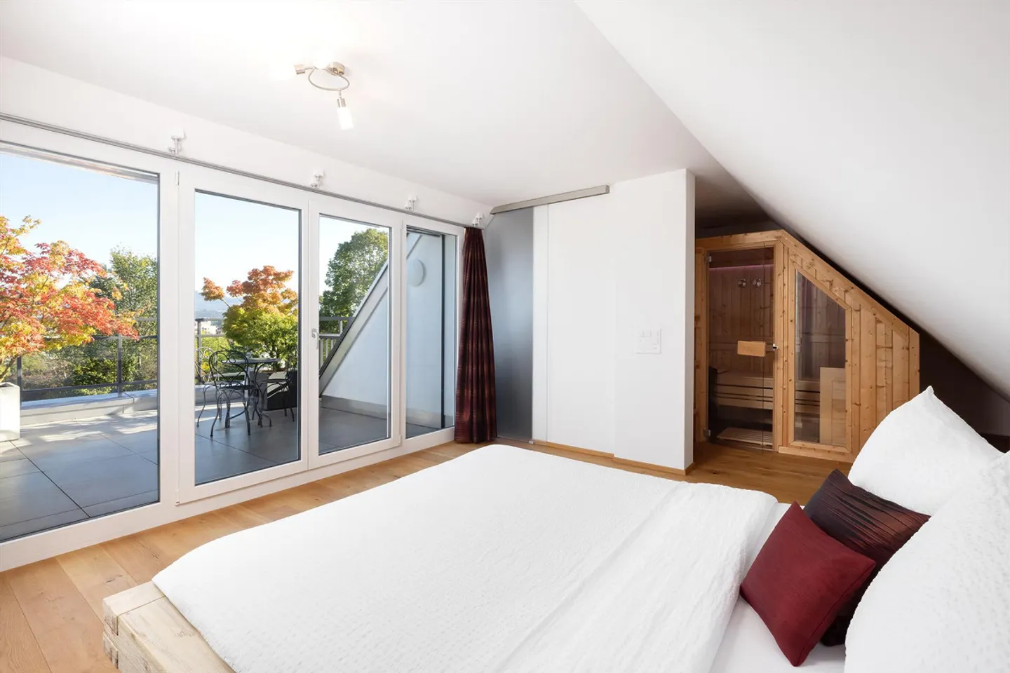Lachen SZ – Appartamento Attico Arredato – Vista Lago Fitness Sauna Terrazza - Foto 5 di 20