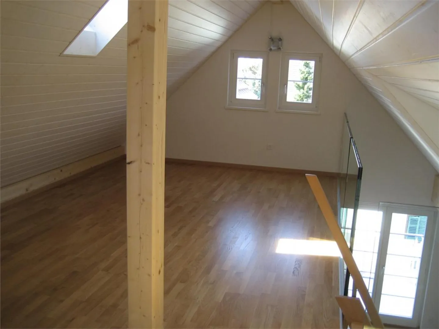 Attico luminoso - Appartamento con grande balcone - Foto 6 di 15