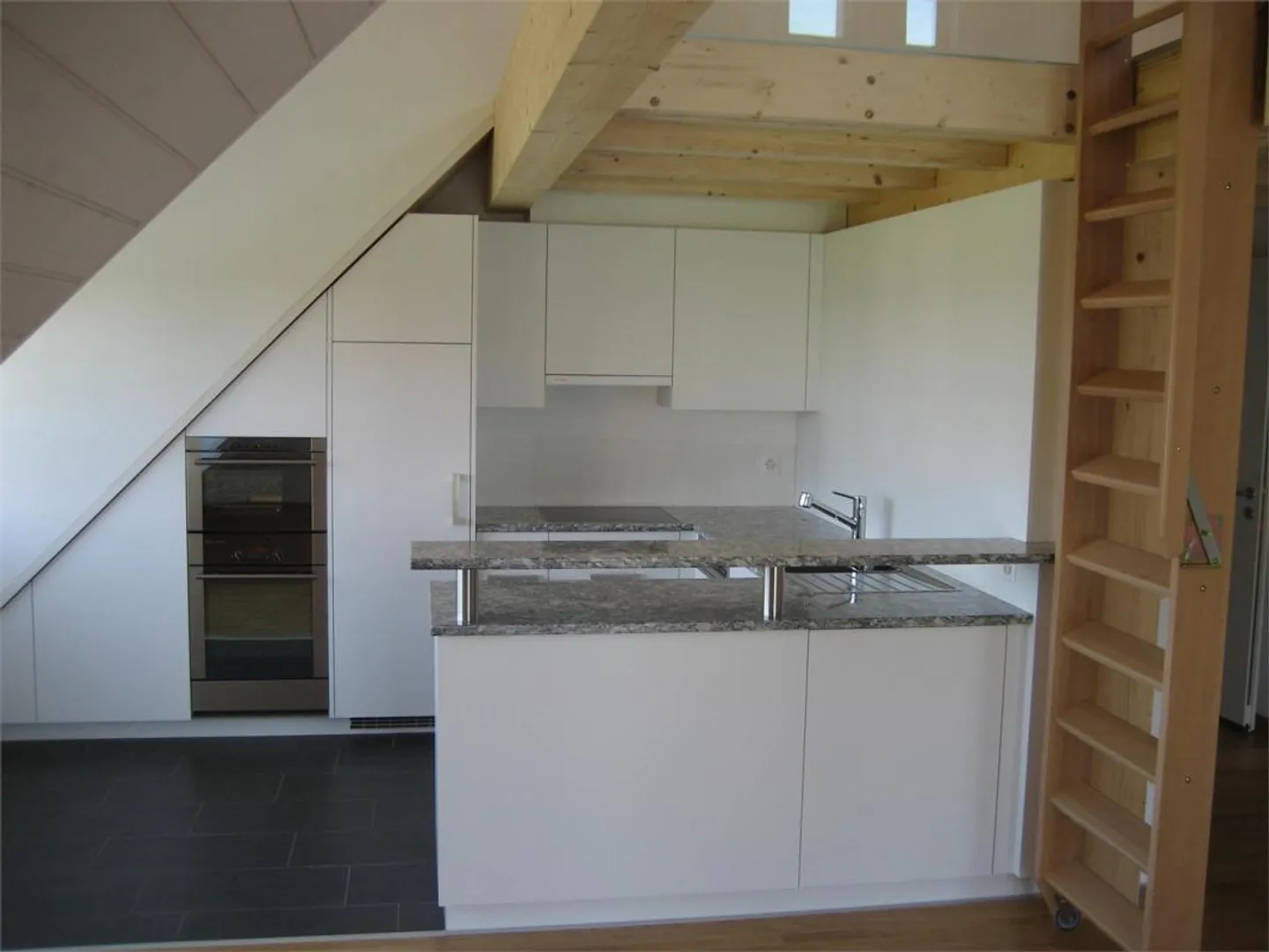 Attico luminoso - Appartamento con grande balcone - Foto 8 di 15