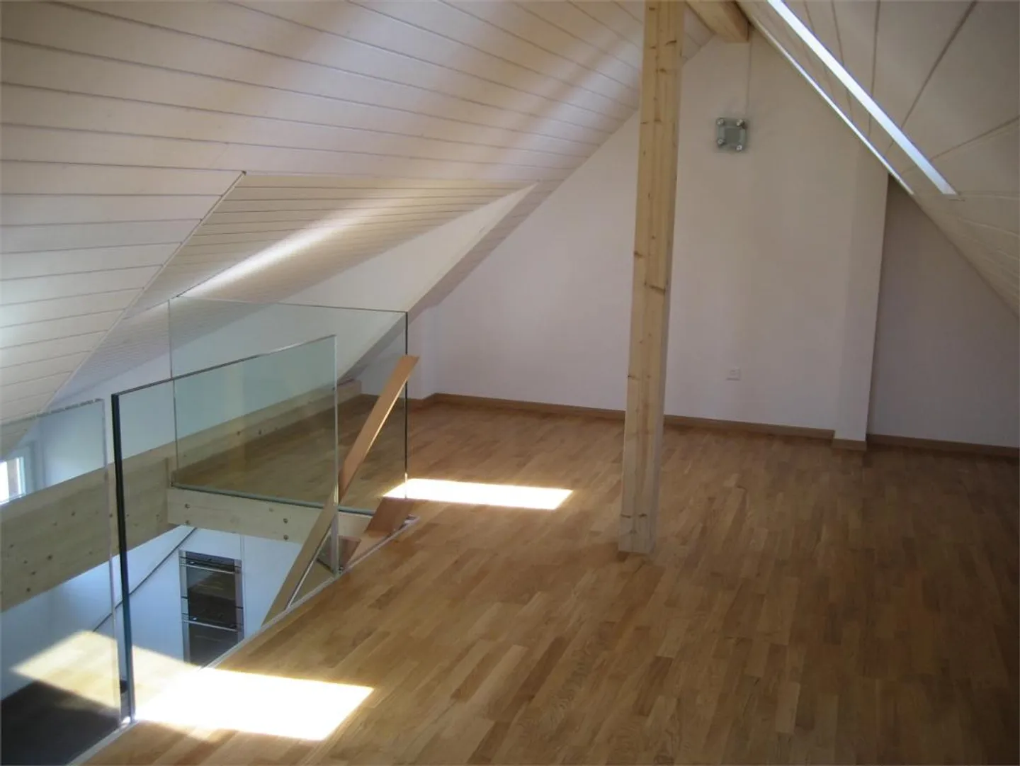 Attico luminoso - Appartamento con grande balcone - Foto 9 di 15