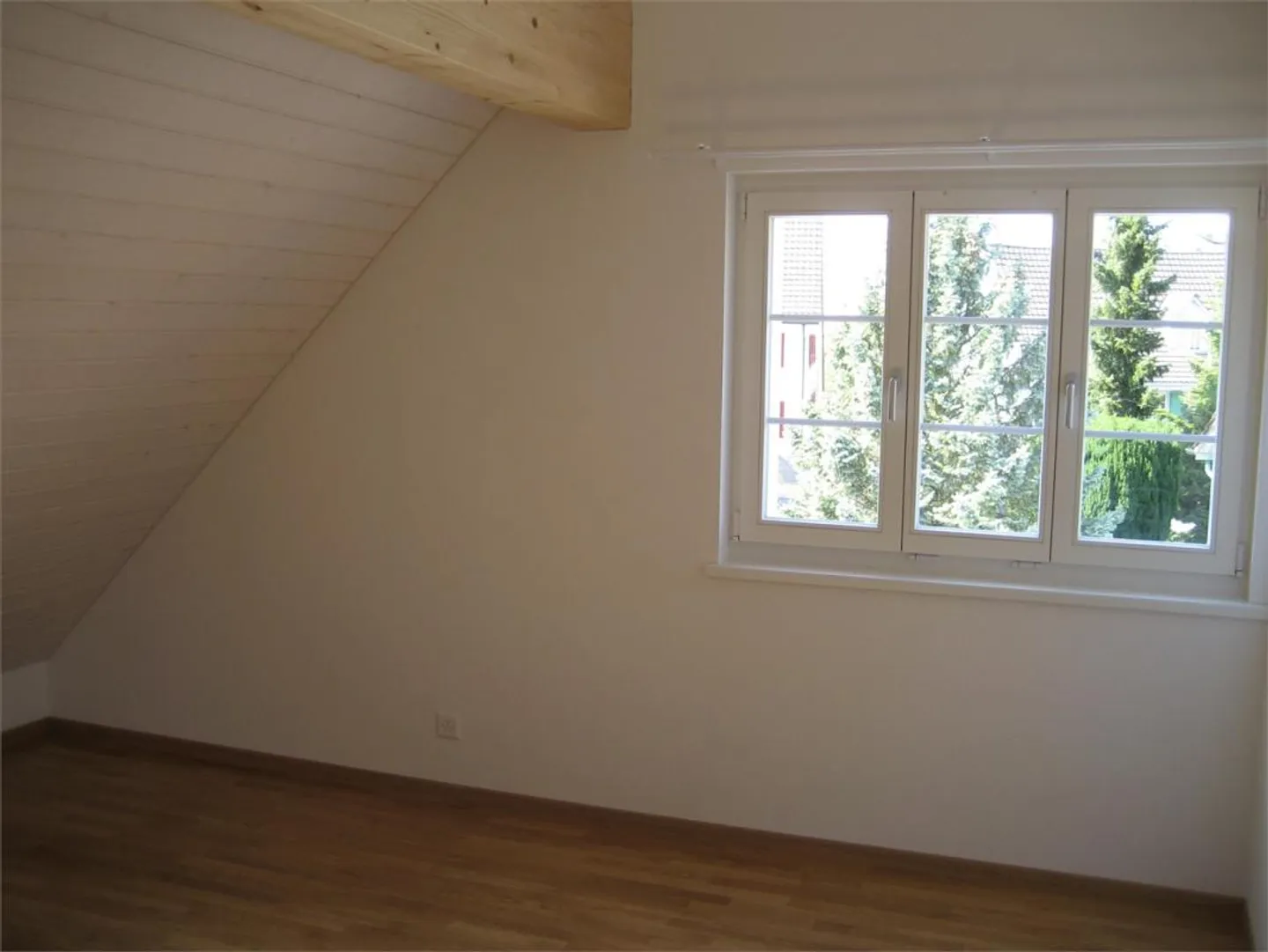 Attico luminoso - Appartamento con grande balcone - Foto 10 di 15