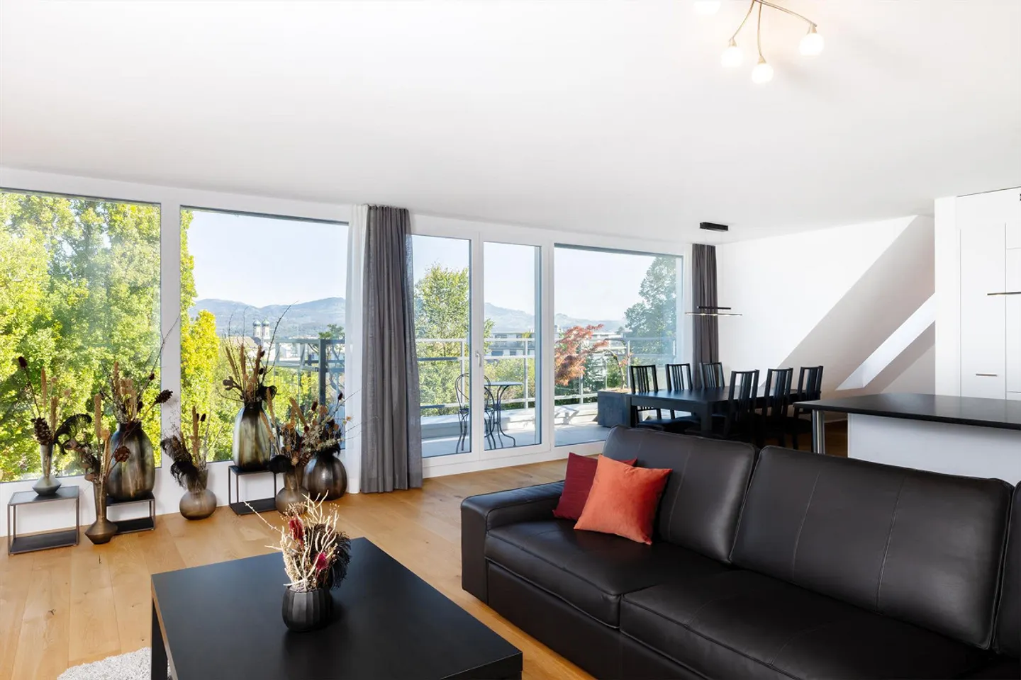 Lachen SZ – Appartamento Attico Arredato – Vista Lago Fitness Sauna Terrazza - Foto 13 di 20