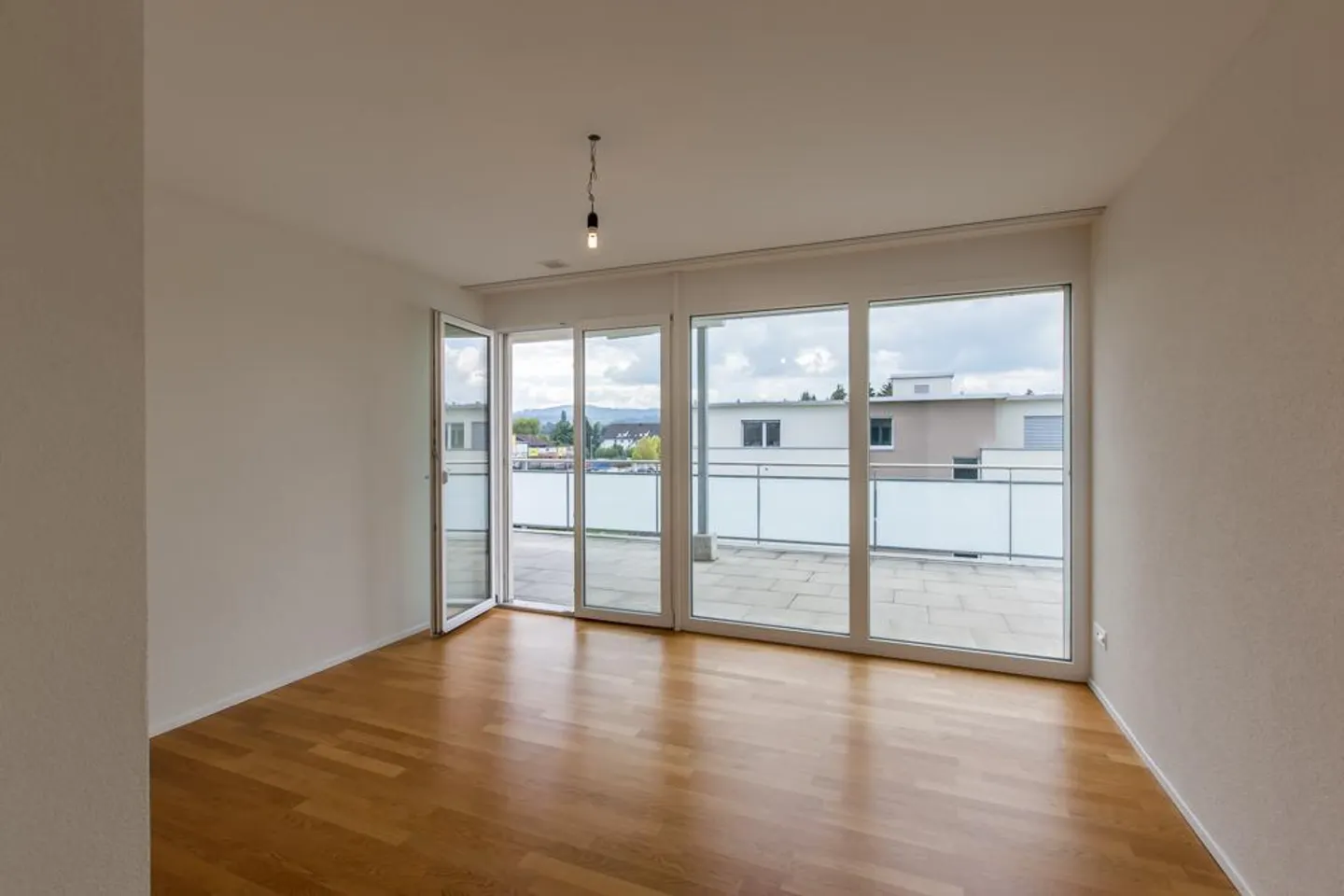 Modernes 3.5-Zimmer-Apartment mit Balkon - Foto 5 von 13