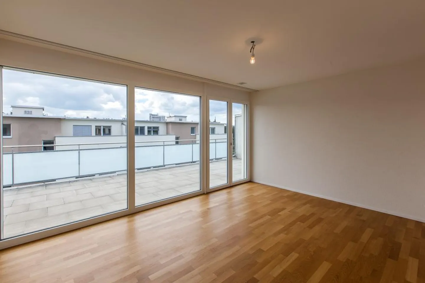 Modernes 3.5-Zimmer-Apartment mit Balkon - Foto 6 von 13
