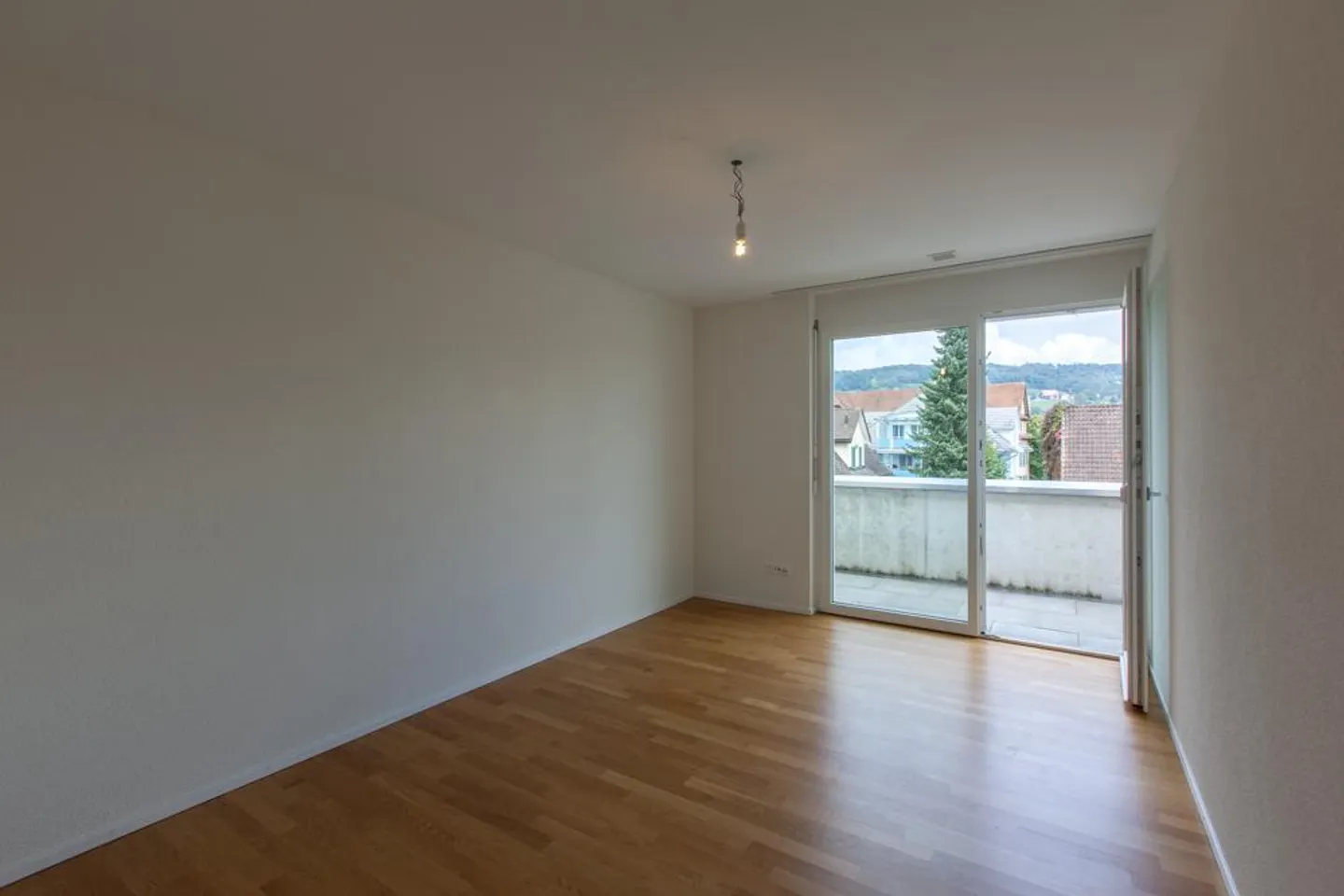Modernes 3.5-Zimmer-Apartment mit Balkon - Foto 7 von 13