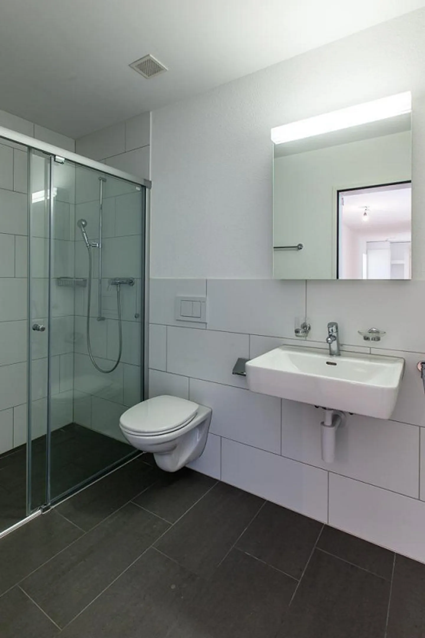 Modernes 3.5-Zimmer-Apartment mit Balkon - Foto 9 von 13