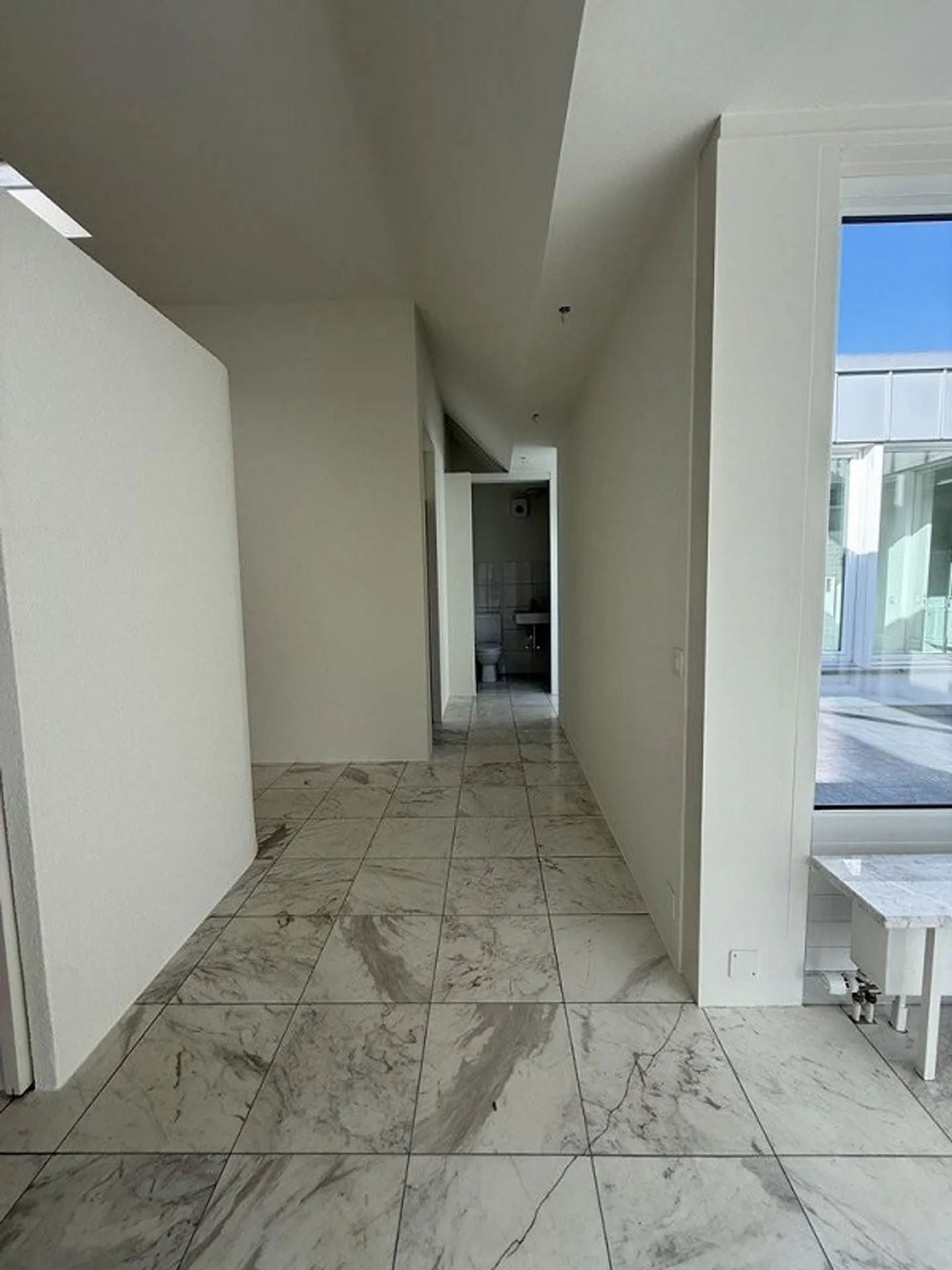 Appartement en duplex spacieux avec patio verdoyant - Photo 11 sur 11