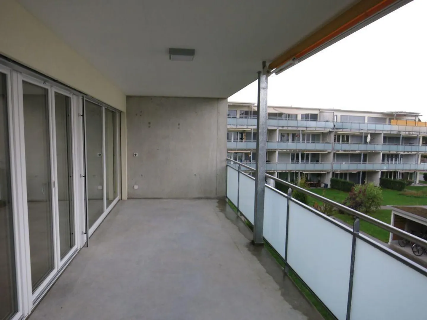 Modernes 3.5-Zimmer-Apartment mit Balkon - Foto 11 von 13