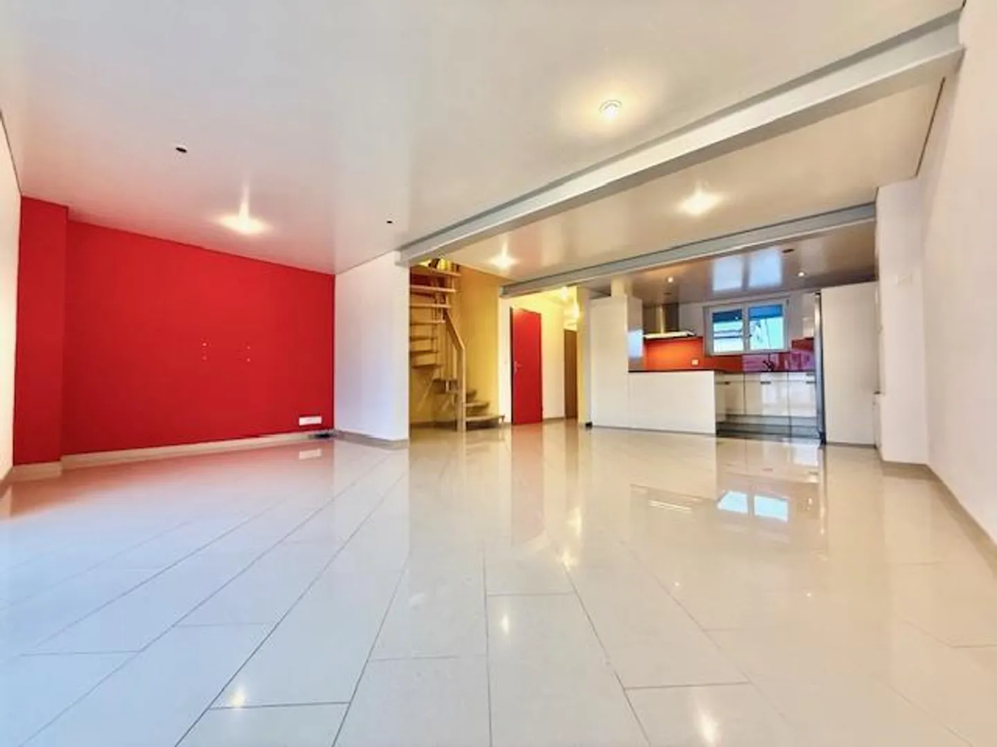 Appartement en duplex de 4,5 pièces - Photo 2 sur 13