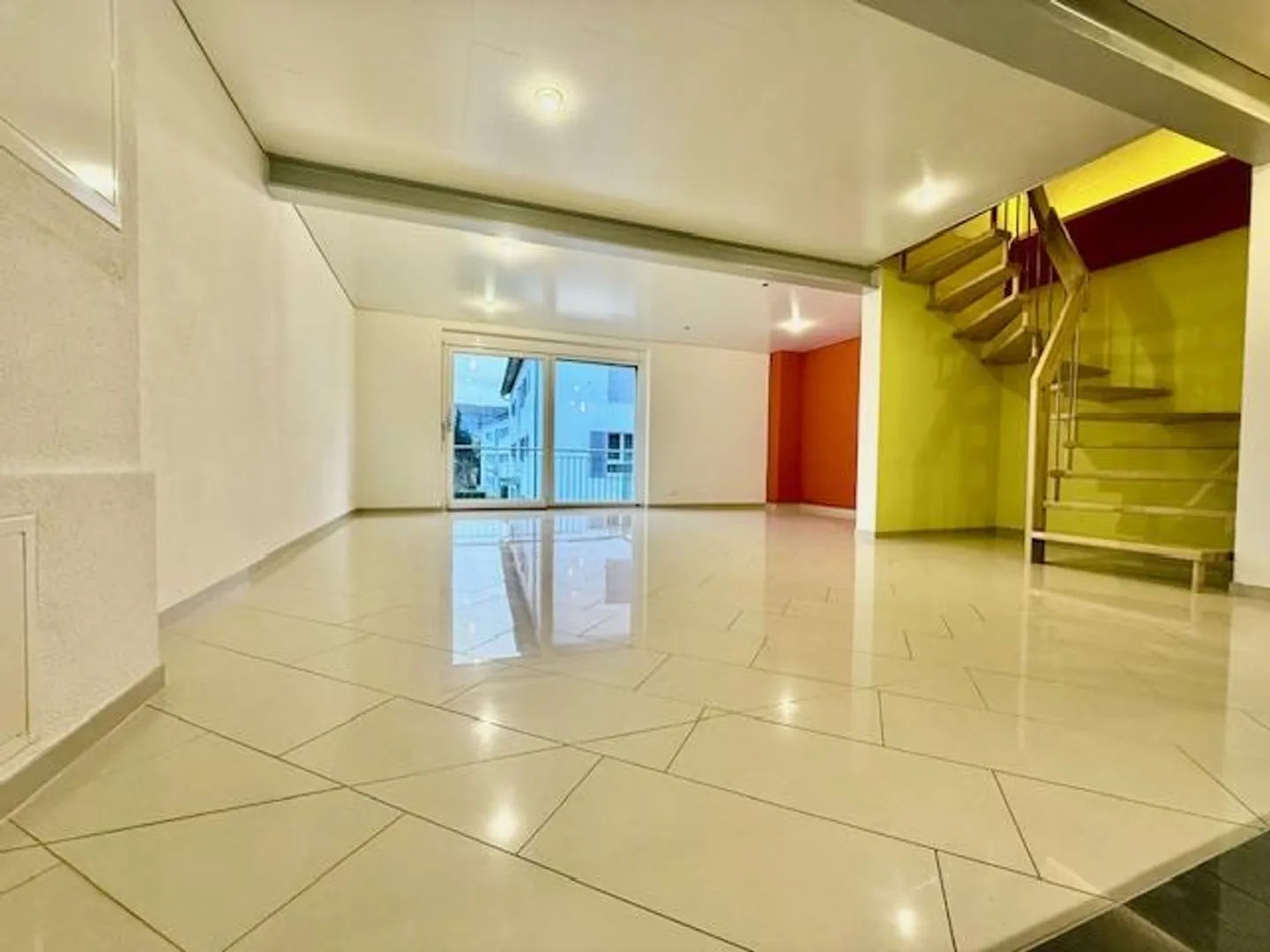 Appartement en duplex de 4,5 pièces - Photo 3 sur 13