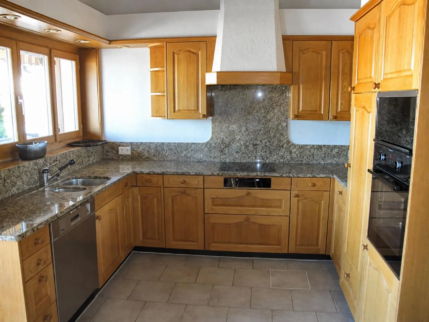Residential building for sale - Photo 2 of 7