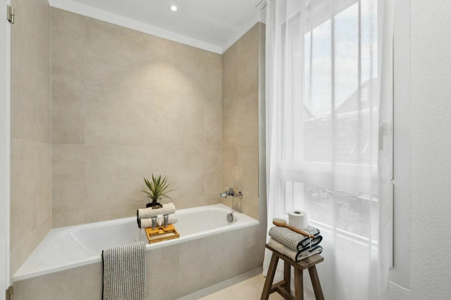 Neubau - Attraktive und moderne 4 1/2-Zimmer-Wohnung mit Loggia im ... - Foto 6 von 10