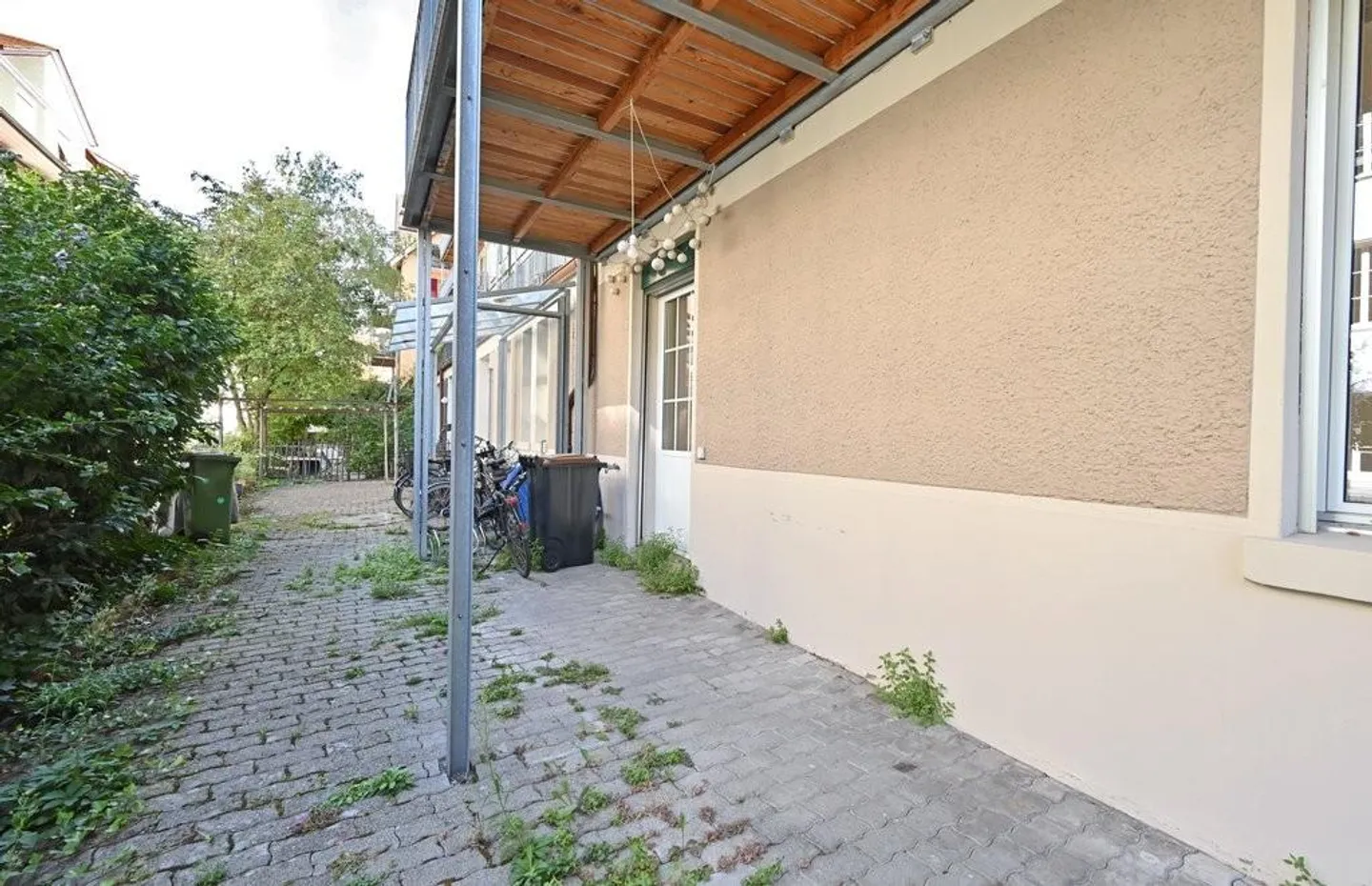 Commercial space including garage and private forecourt for rent - Photo 11 of 12