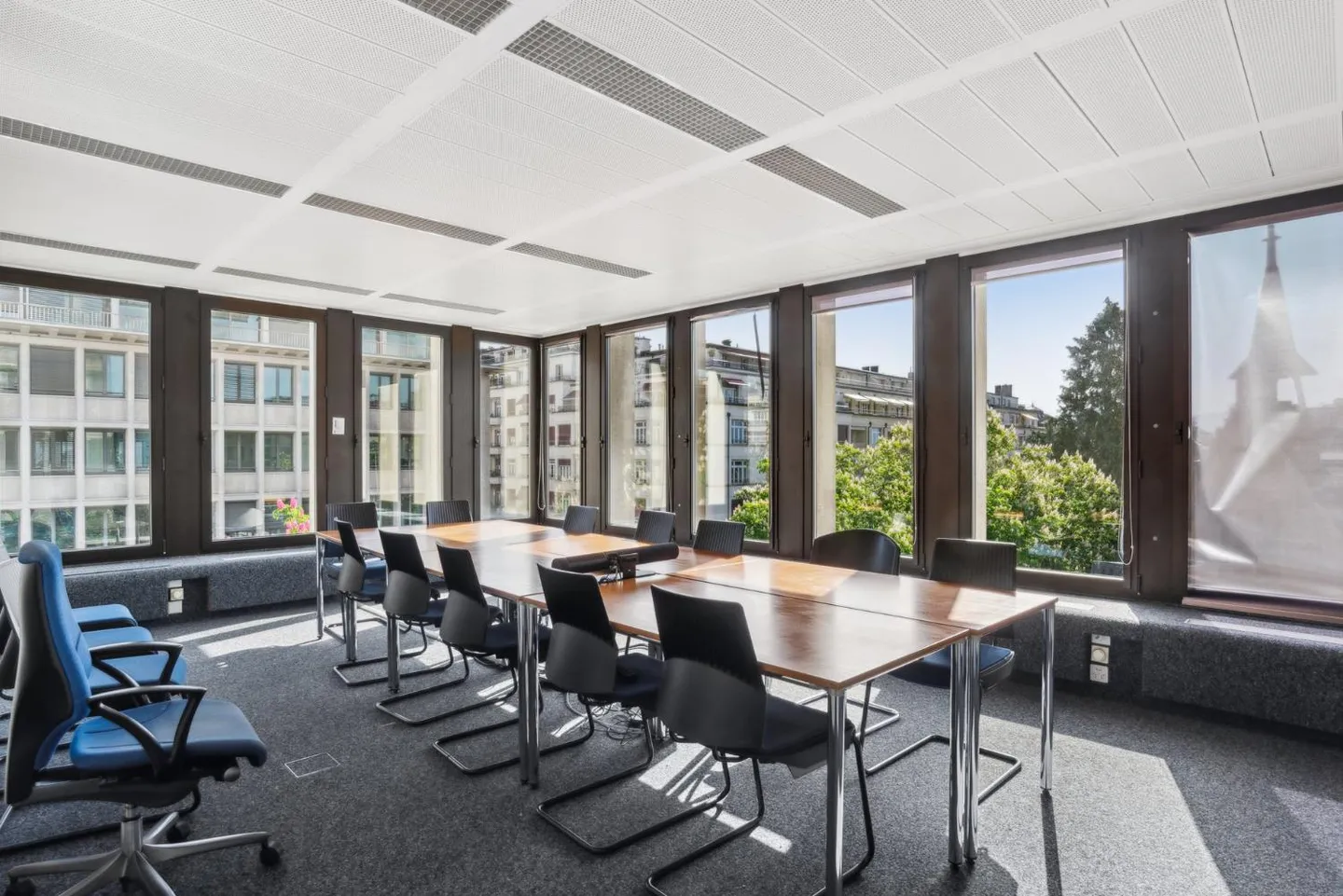 Magnificent offices just steps from the train station! - Photo 5 of 10