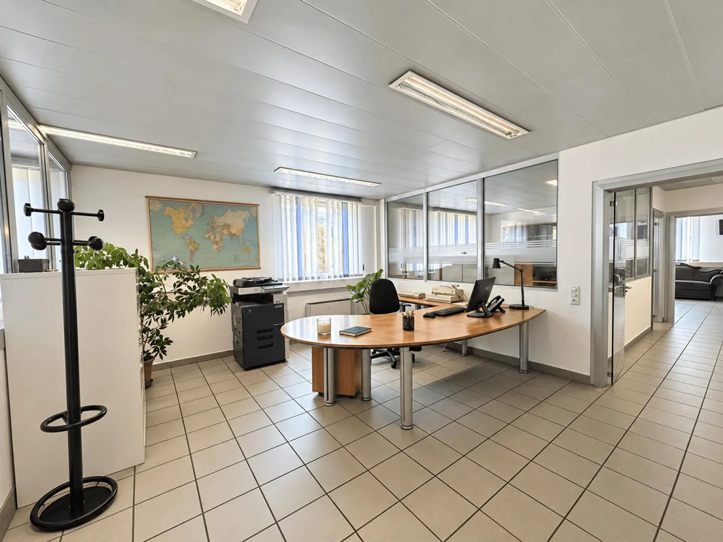 SPACIOUS OFFICE IN TAVERNE OF 175 SQM + VARIOUS PARKING SPACES - Photo 1 of 13