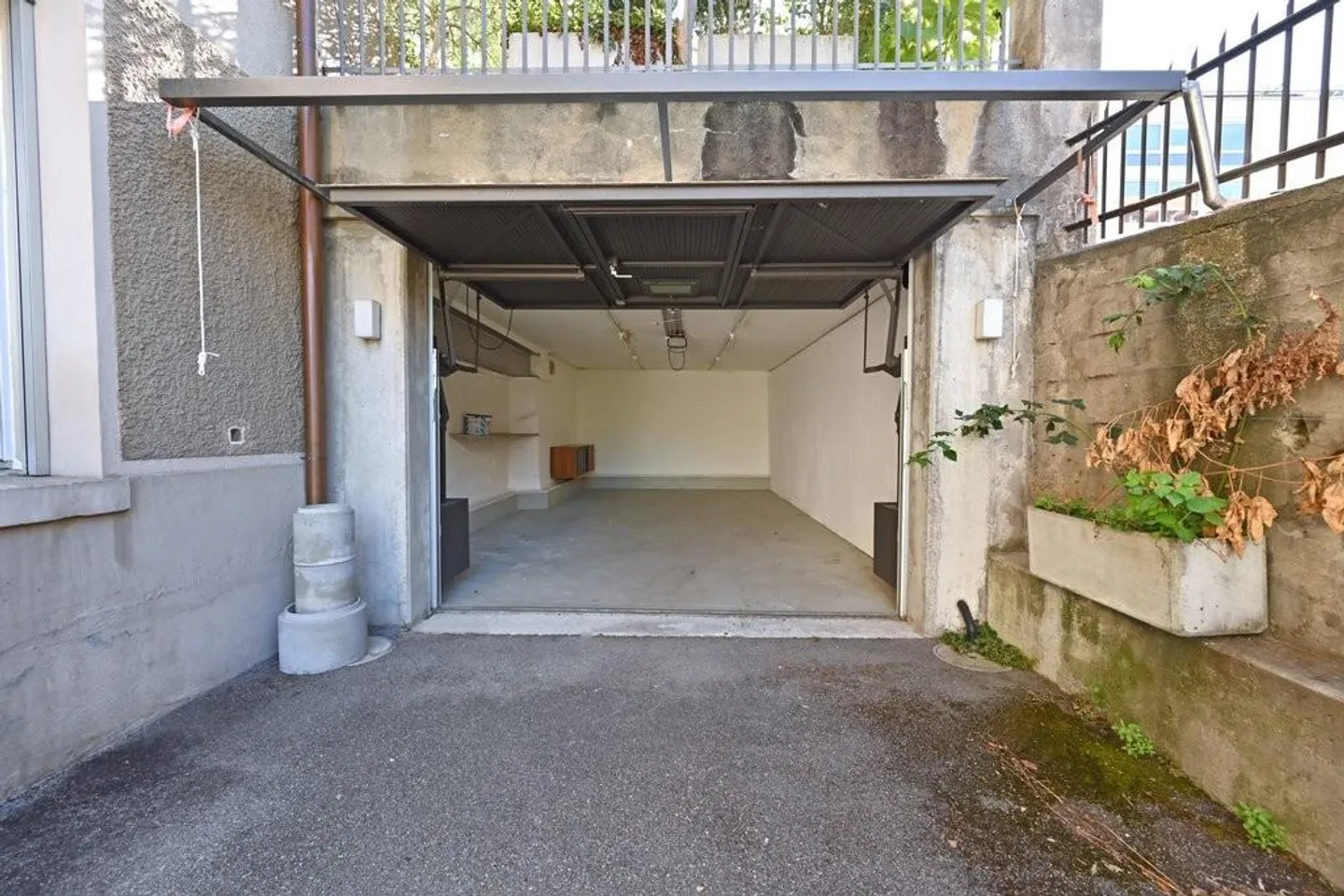 Commercial space including garage and private forecourt for rent - Photo 12 of 12
