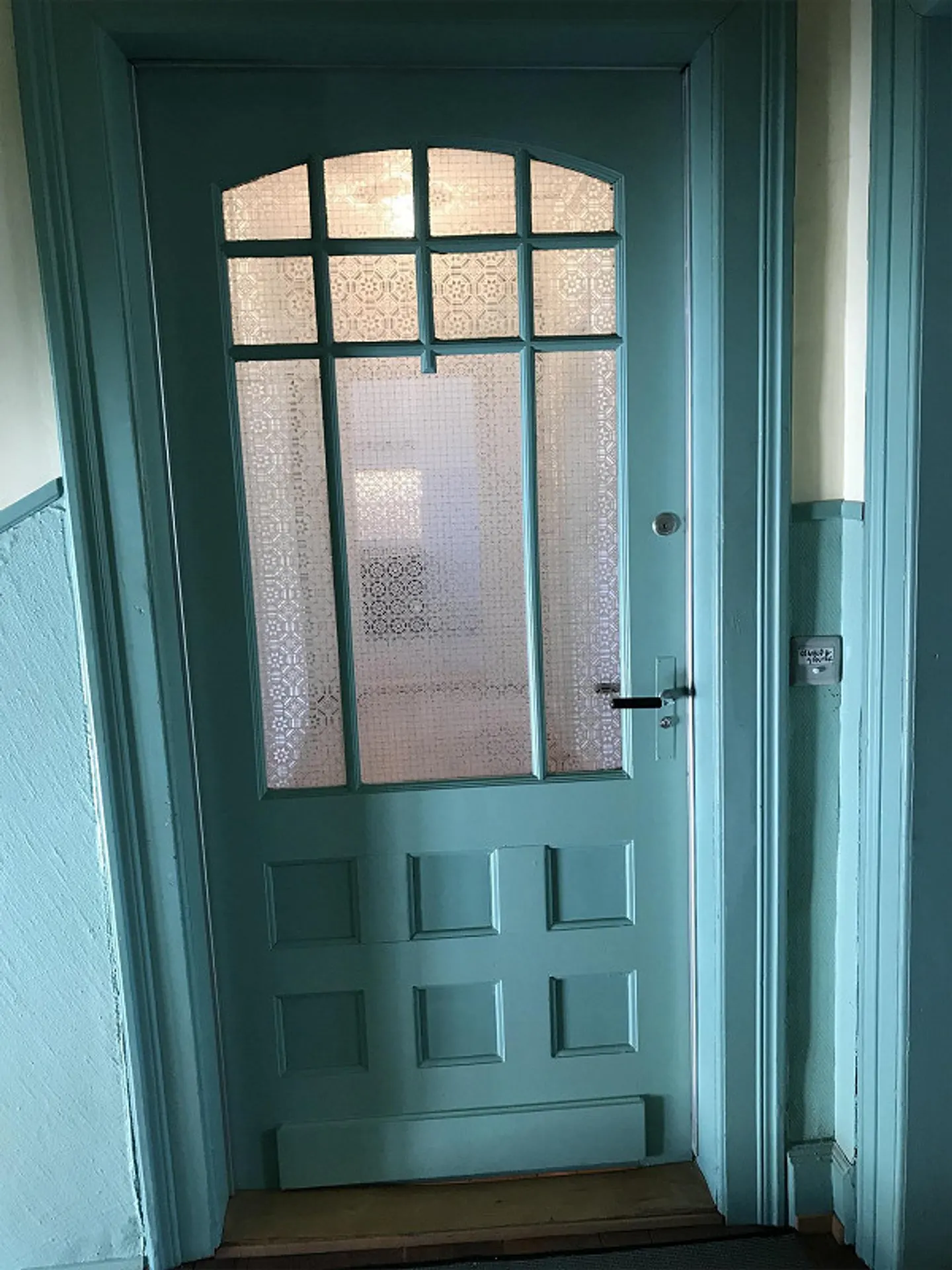 Stylishly renovated 4.5-room apartment in a vibrant residential area - Photo 3 of 12