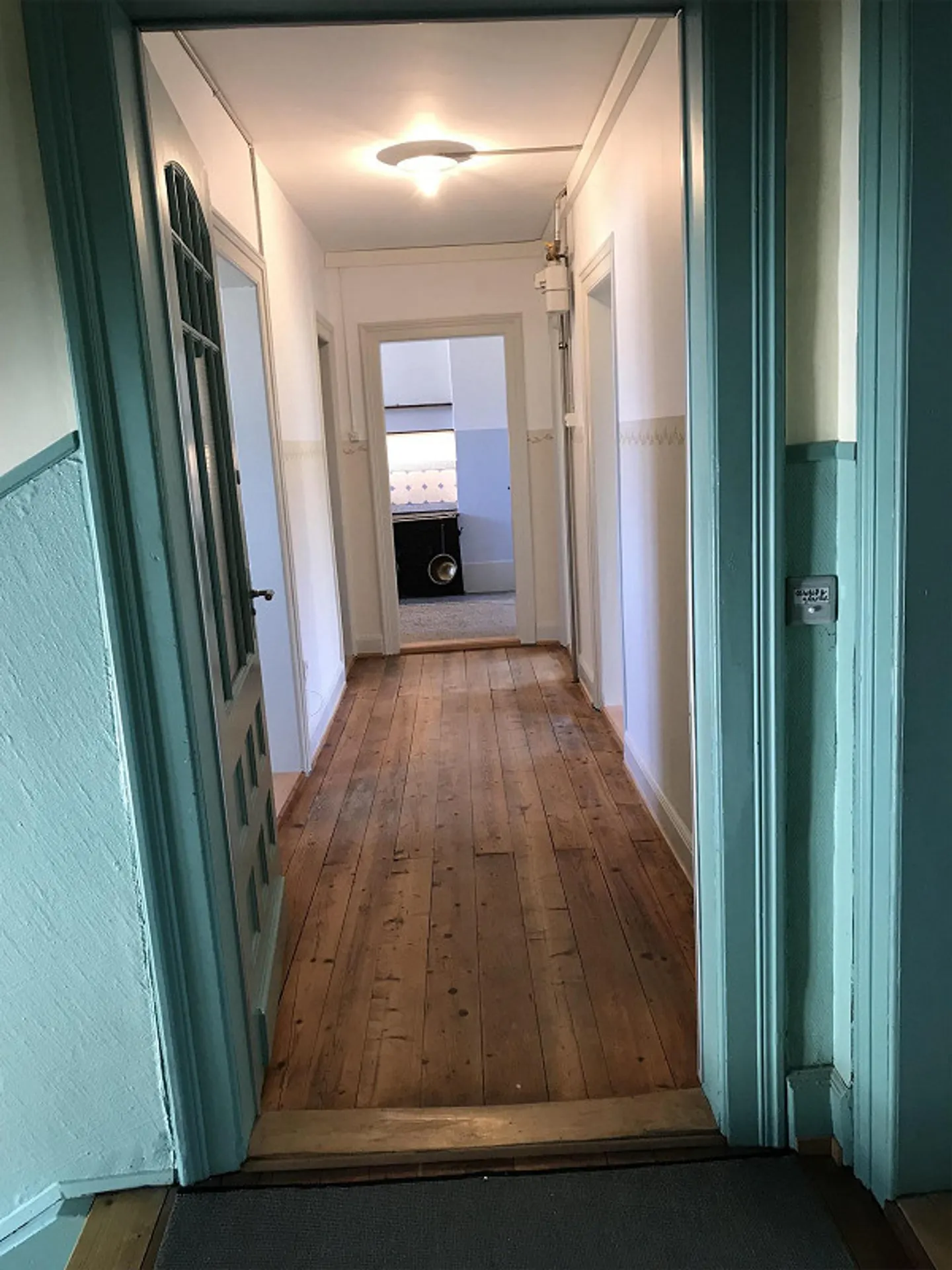 Stylishly renovated 4.5-room apartment in a vibrant residential area - Photo 4 of 12
