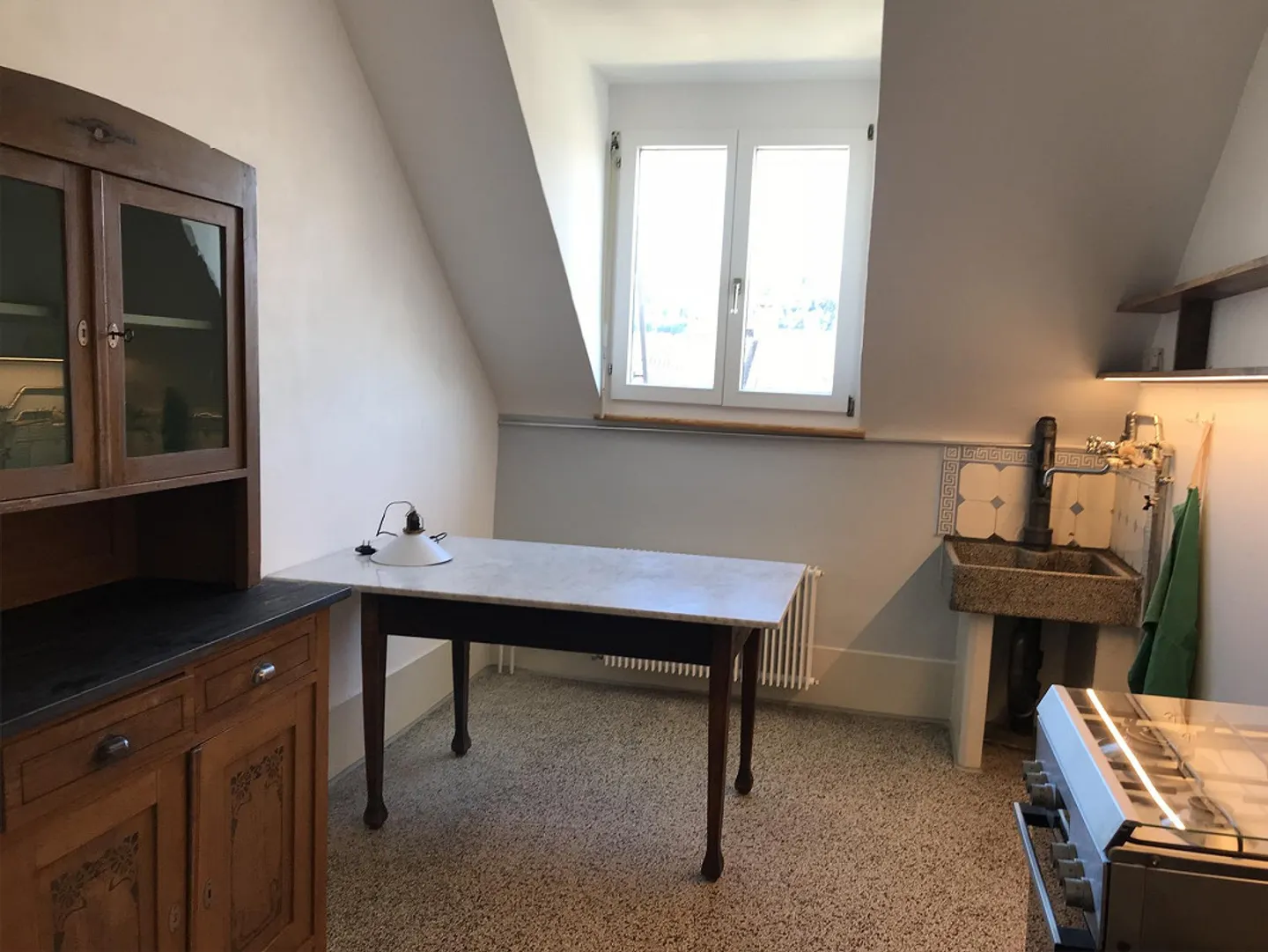 Stylishly renovated 4.5-room apartment in a vibrant residential area - Photo 6 of 12