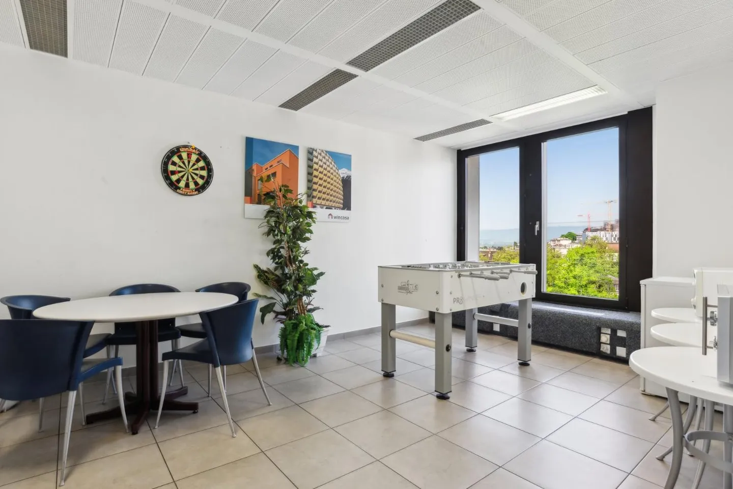 Magnificent offices just steps from the train station! - Photo 9 of 10
