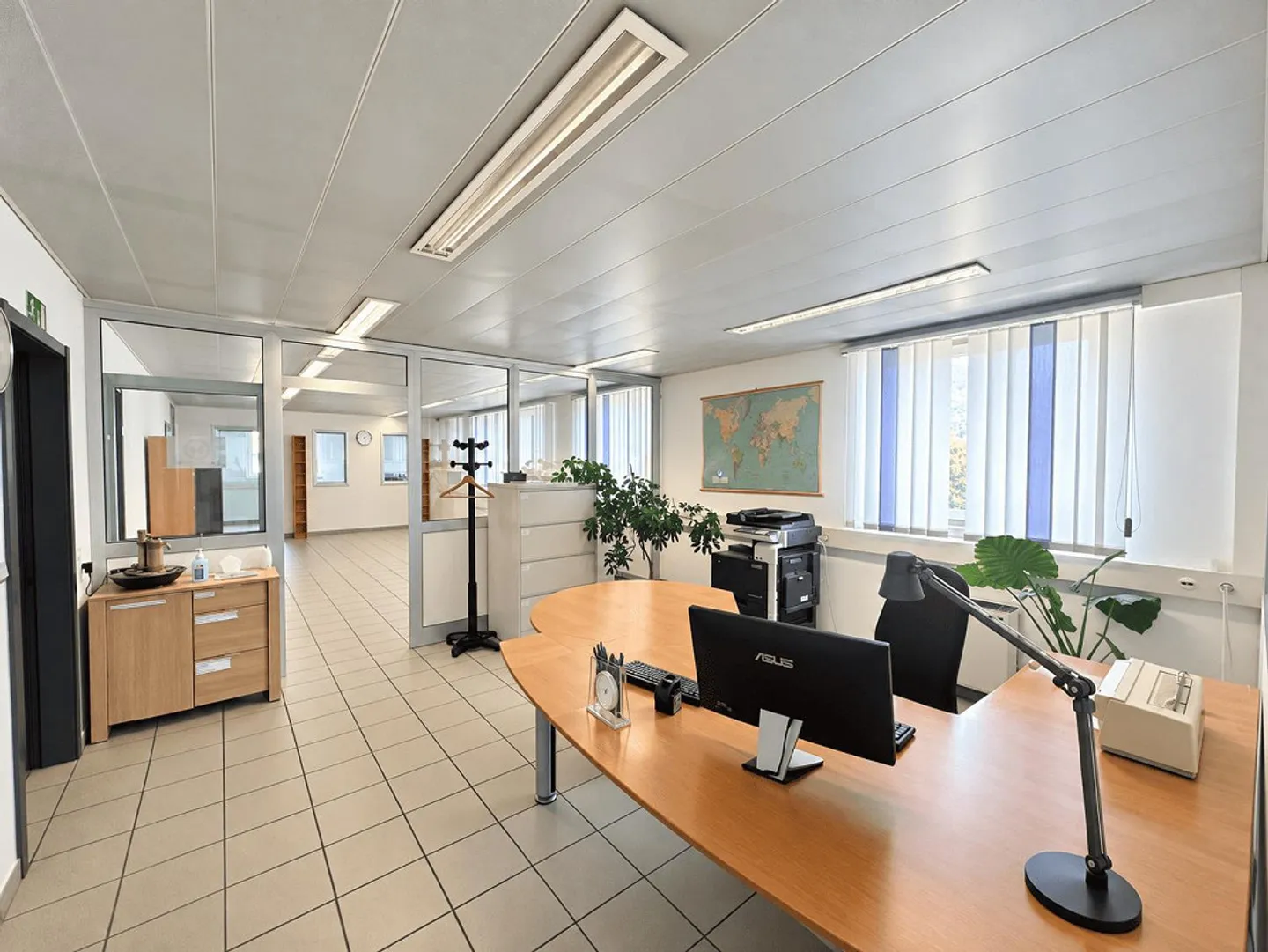 SPACIOUS OFFICE IN TAVERNE OF 175 SQM + VARIOUS PARKING SPACES - Photo 4 of 13