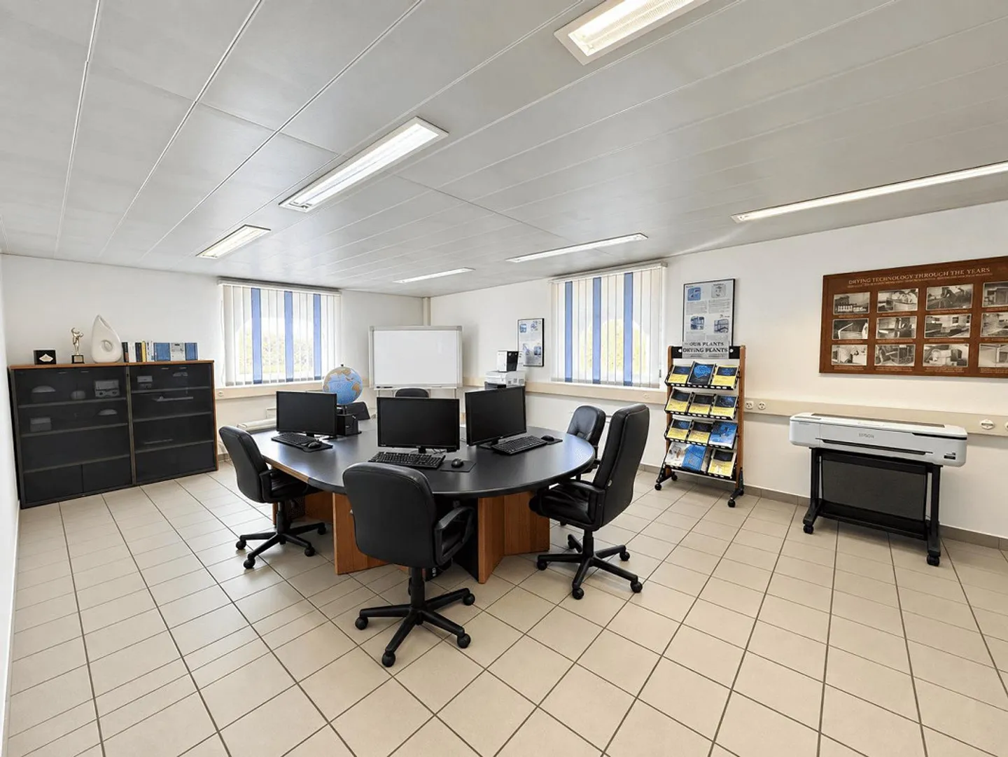 SPACIOUS OFFICE IN TAVERNE OF 175 SQM + VARIOUS PARKING SPACES - Photo 7 of 13