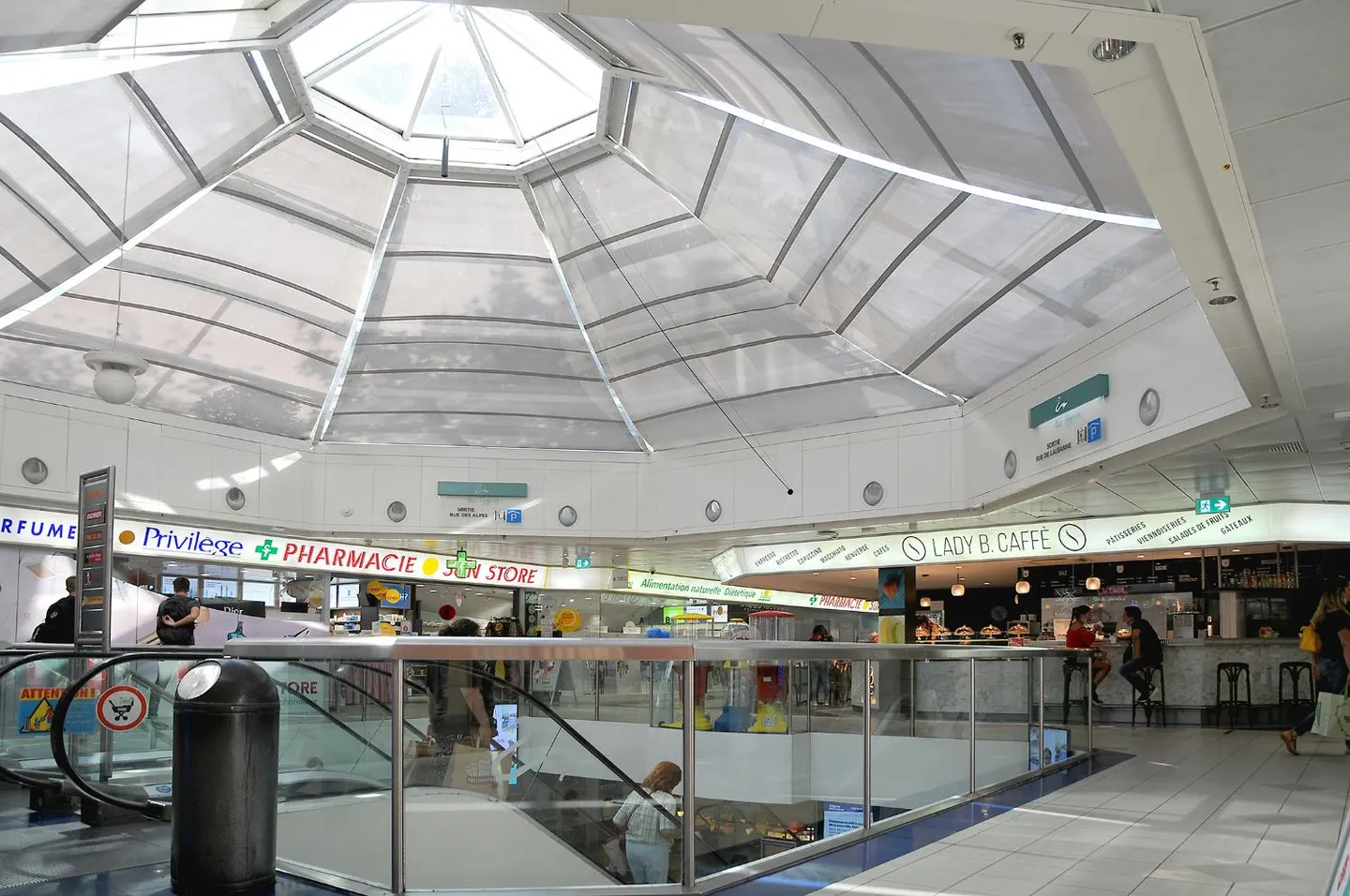 Spazio commerciale nel centro Les Cygnes vicino alla stazione Cornavin - Foto 3 di 3