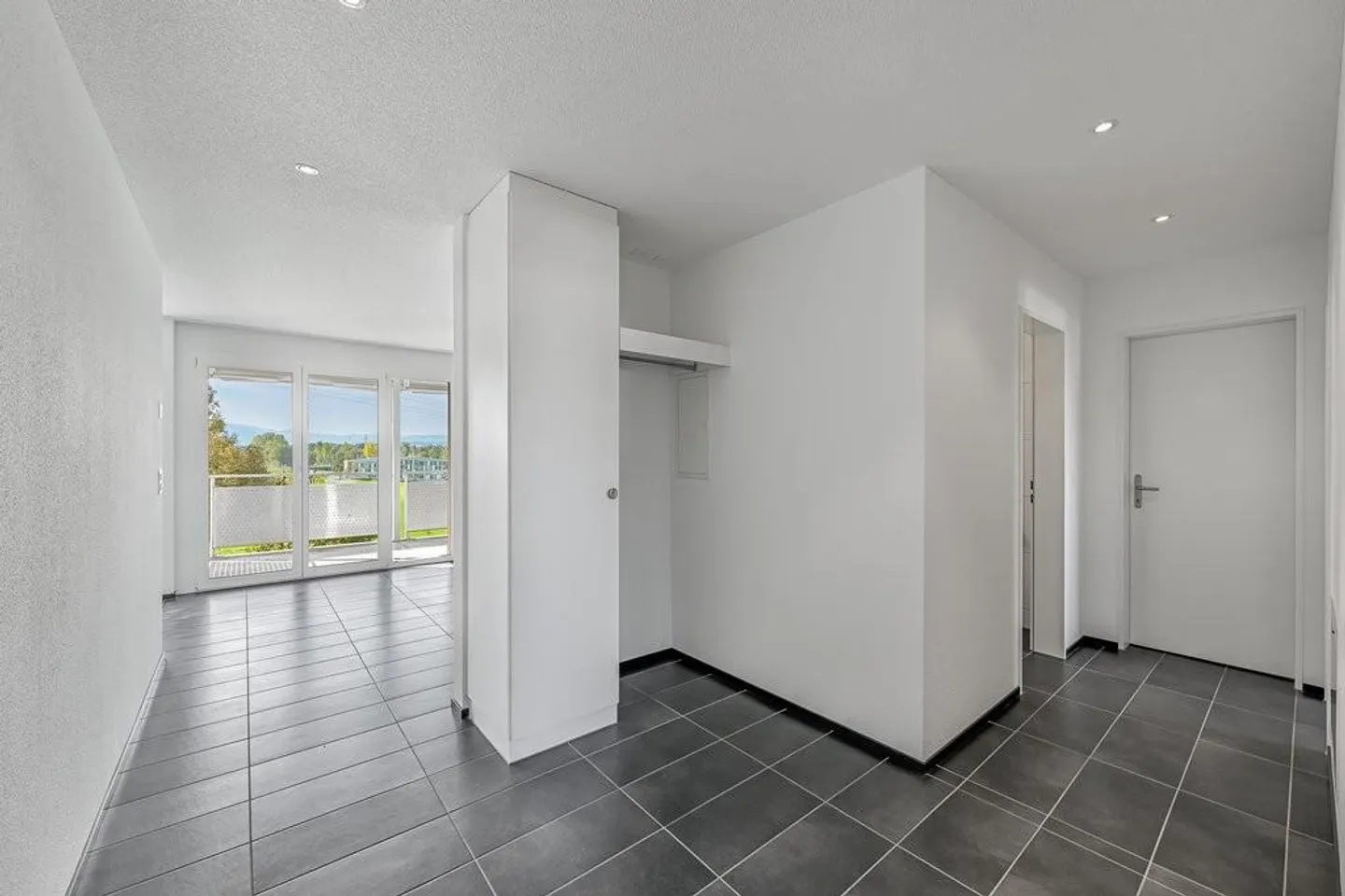 Apartment for rent - Photo 4 of 10