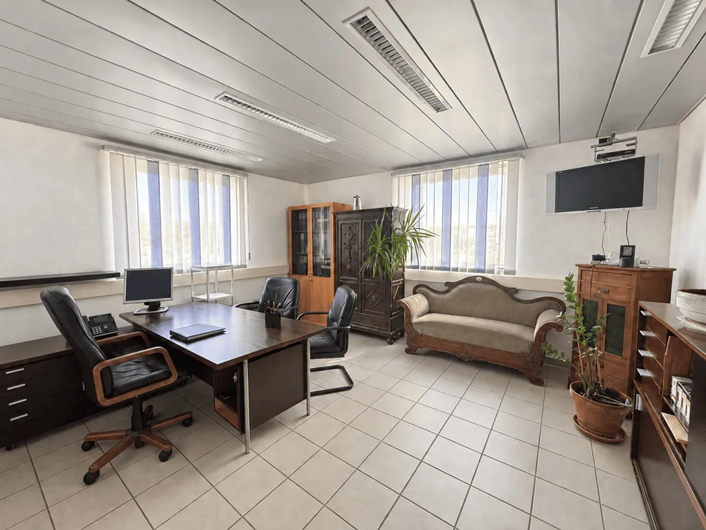 SPACIOUS OFFICE IN TAVERNE OF 175 SQM + VARIOUS PARKING SPACES - Photo 5 of 13
