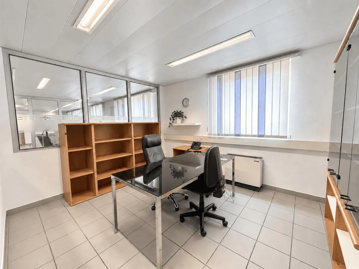 SPACIOUS OFFICE IN TAVERNE OF 175 SQM + VARIOUS PARKING SPACES - Photo 9 of 13