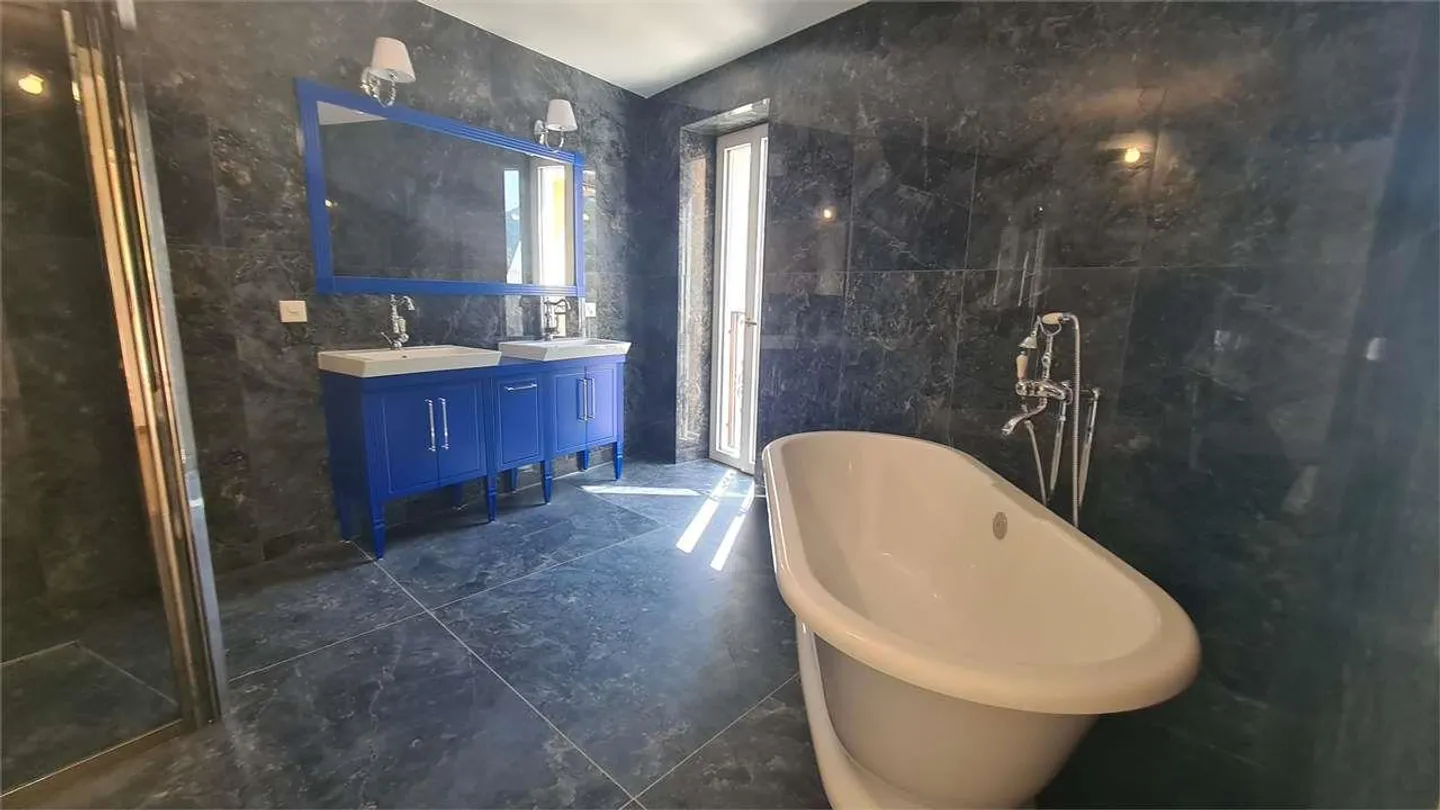 LUGANO: PRESTIGIOUS LUXURY VILLA IN THE CENTER - Photo 11 of 12