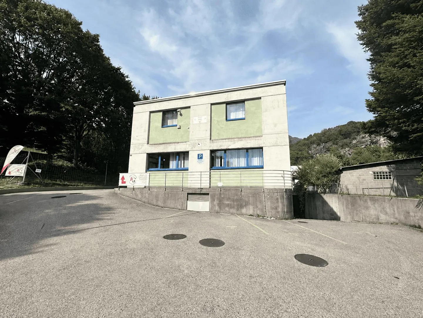 SPACIOUS OFFICE IN TAVERNE OF 175 SQM + VARIOUS PARKING SPACES - Photo 13 of 13
