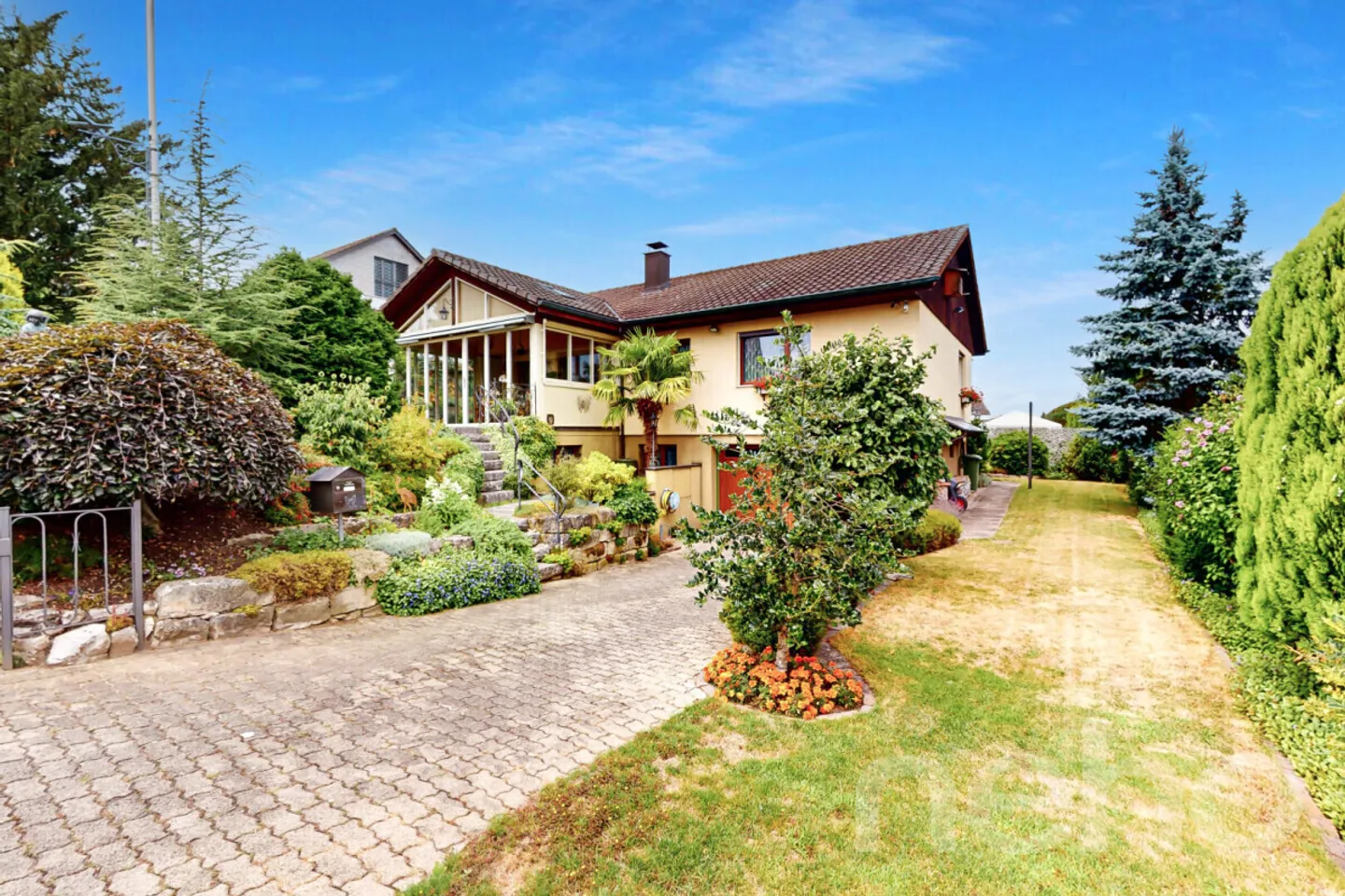 Casa unifamiliare attraente di 5,5 stanze - Foto 1 di 13