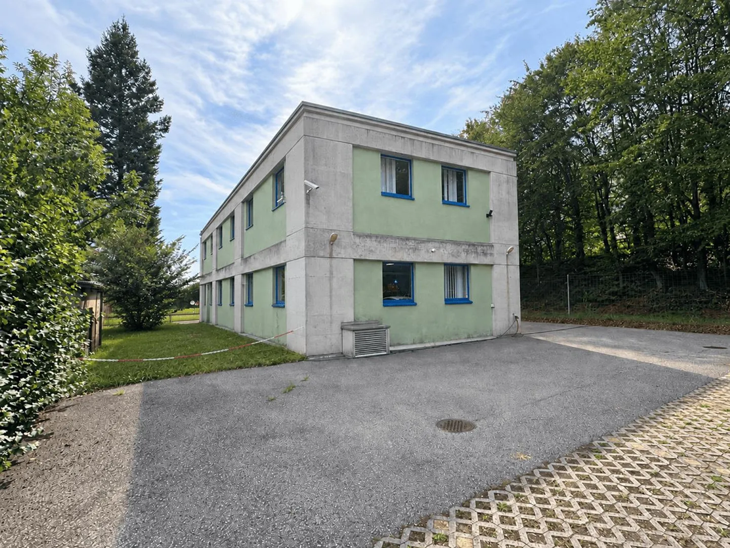 SPACIOUS OFFICE IN TAVERNE OF 175 SQM + VARIOUS PARKING SPACES - Photo 12 of 13