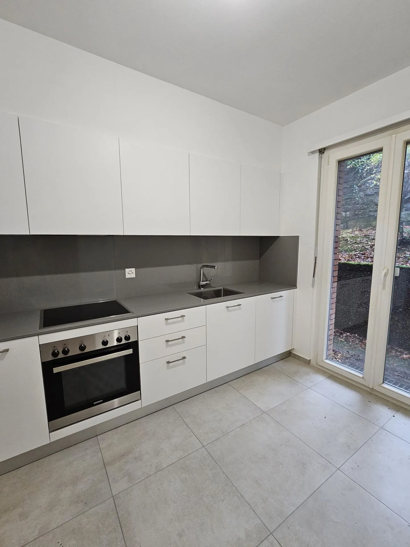 4.5 Rooms Renovated with Large Terrace and Lake View - Photo 2 of 10